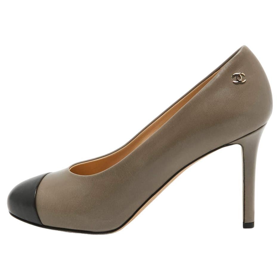 Chanel Grey/Black Leather CC Pumps Size 37