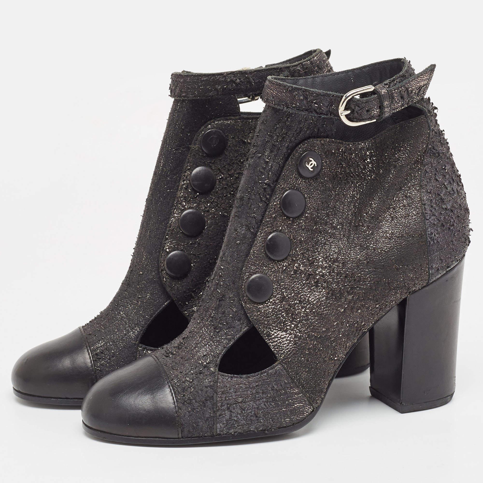 Chanel Grey/Black Snakeskin Embossed Leather and Leather Ankle Boots Size Size 3 For Sale 3