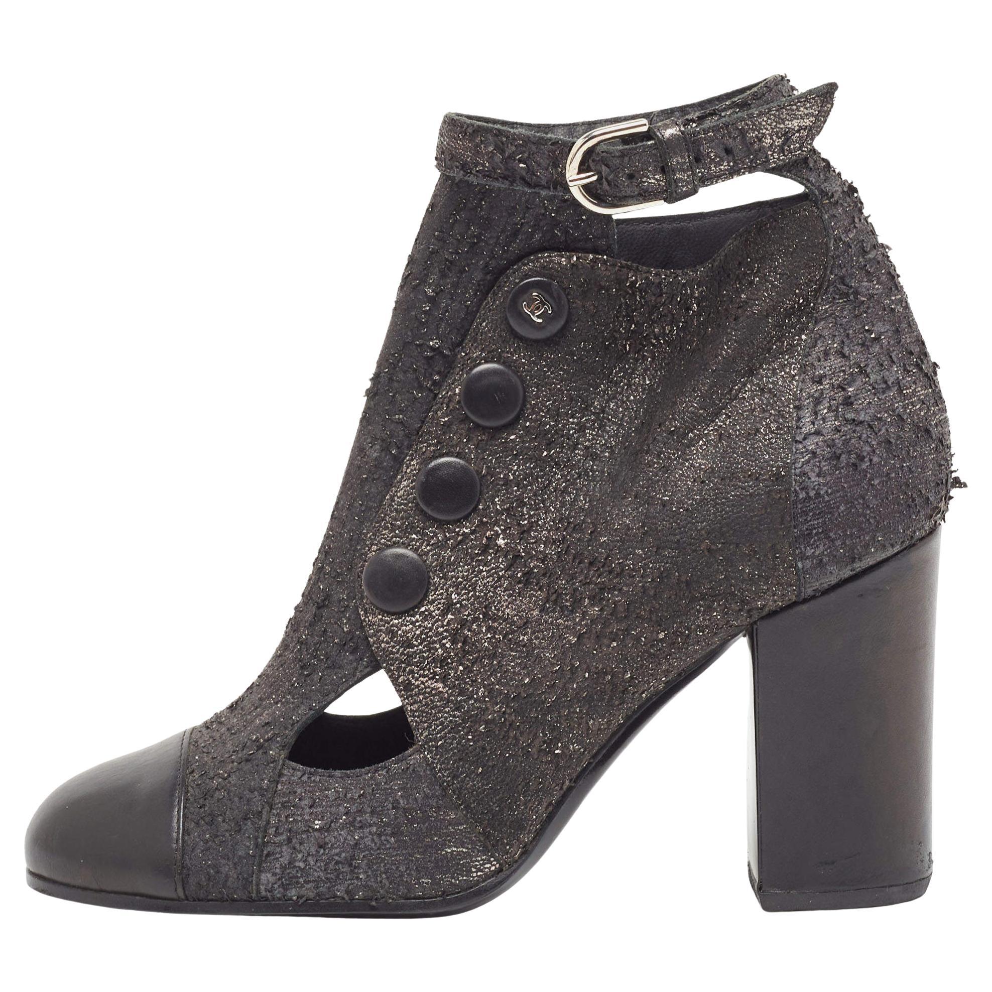 Chanel Grey/Black Snakeskin Embossed Leather and Leather Ankle Boots Size Size 3 For Sale