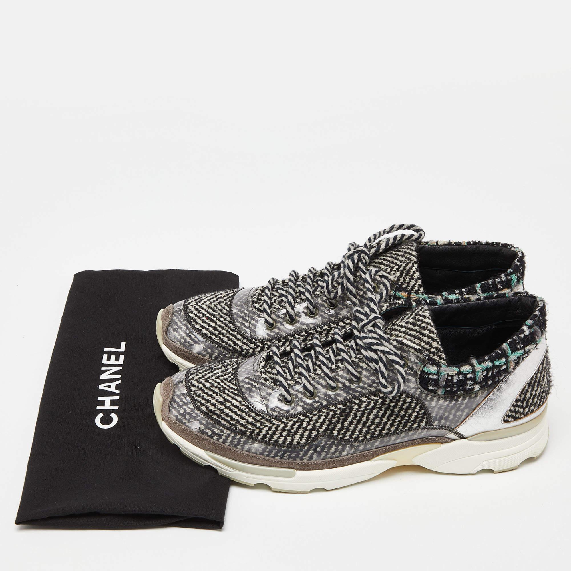 Chanel Grey/Black Tweed and Leather Lace Up Sneakers Size 41 For Sale 5