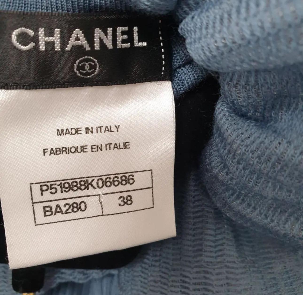Chanel Grau Blauer Rollkragenpullover aus Wollstrick & Mesh mit Rüschen im Angebot 4