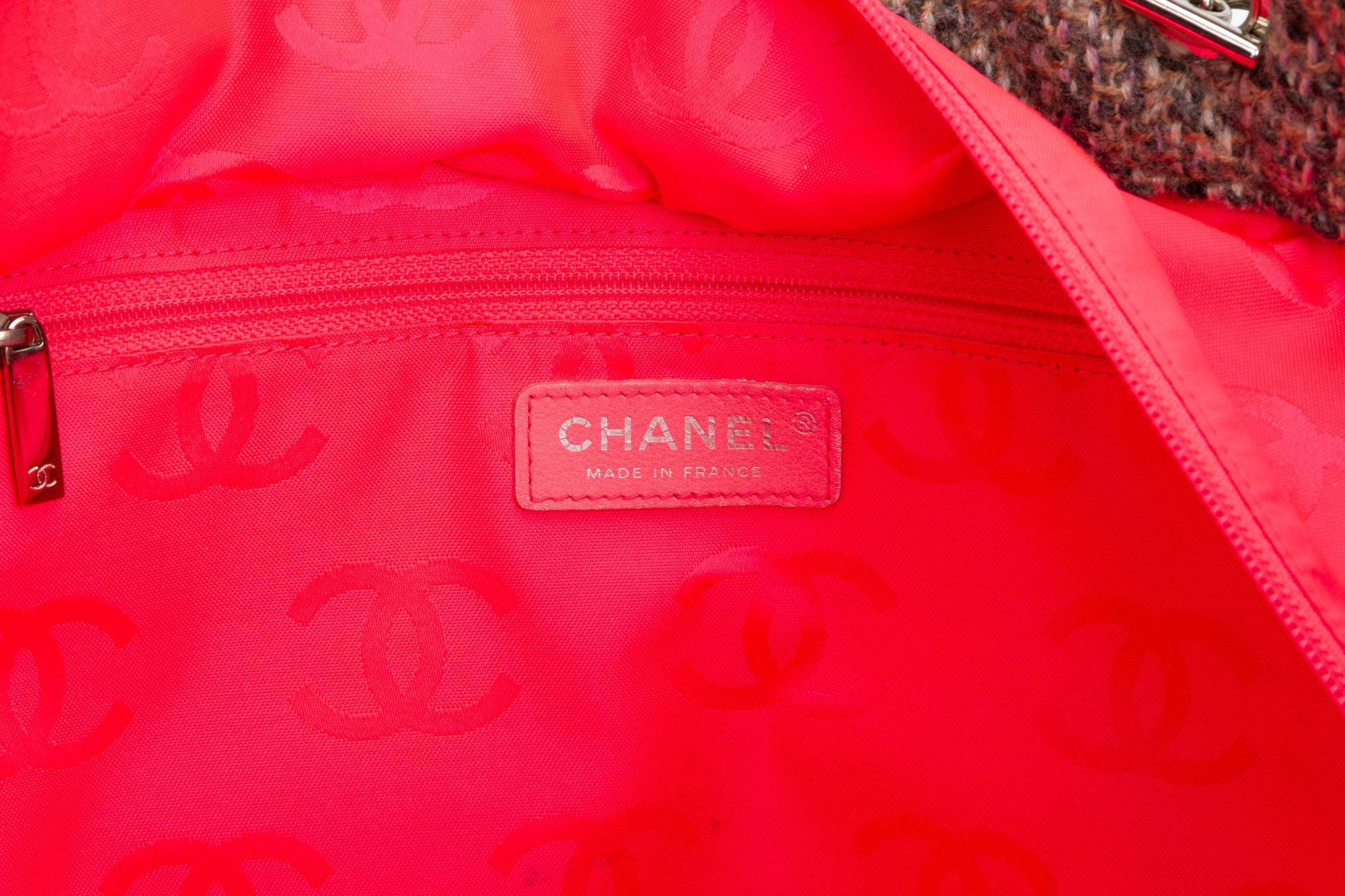 Chanel - Sac en laine bouclée grise Excellent état - En vente à West Hollywood, CA