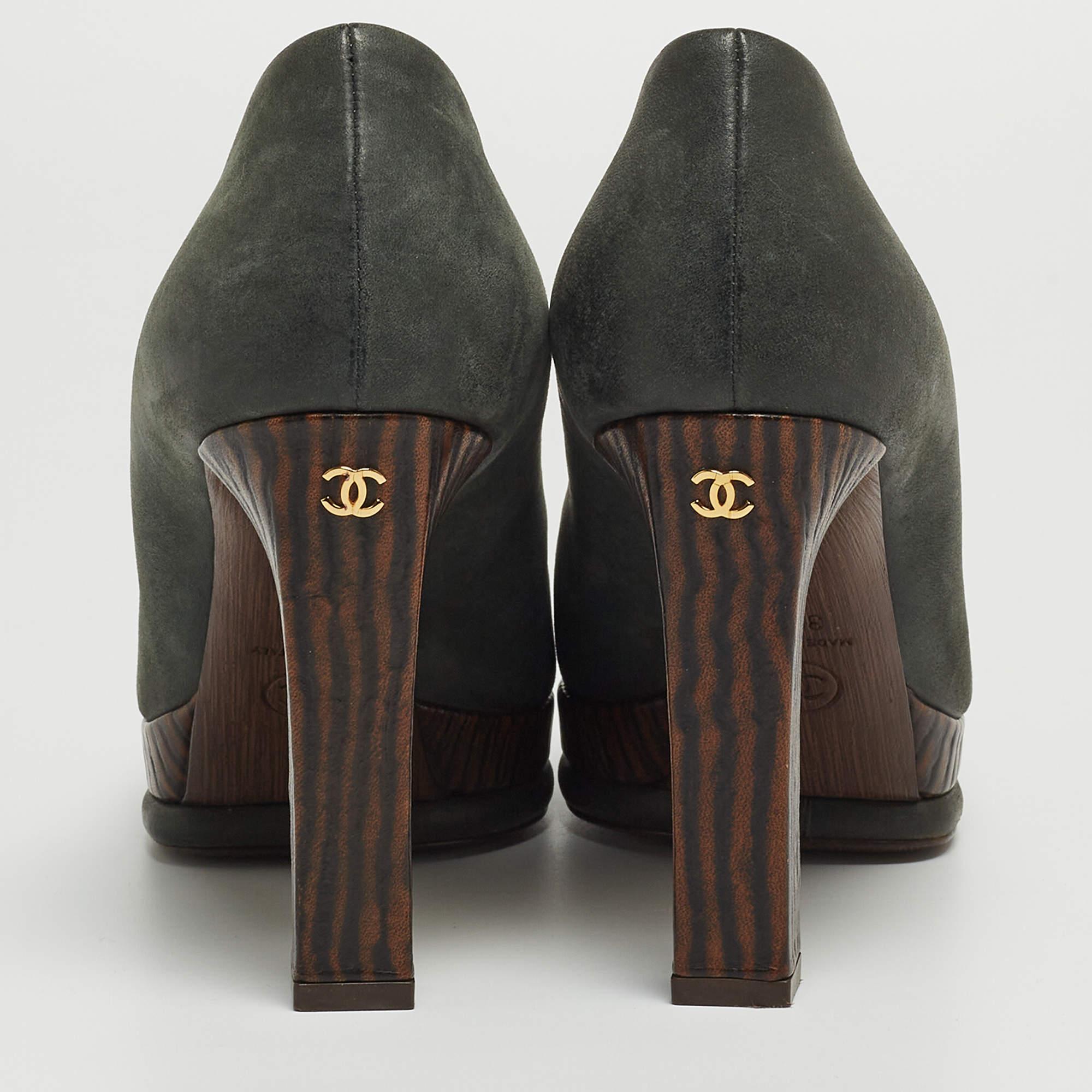 Noir Chanel - Escarpins à plateforme en nubuck et cuir texturé gris/brun - Taille 39,5 en vente