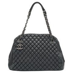 Chanel - Sac Just Mademoiselle en cuir matelassé gris à bulles, taille moyenne