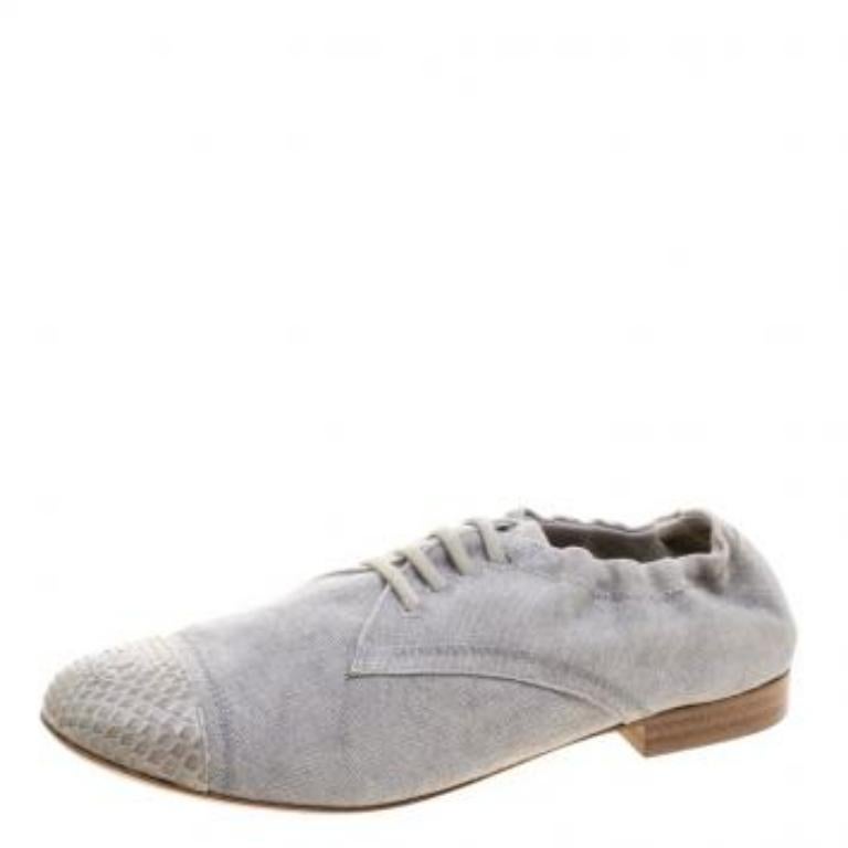 Gris Chanel - Chausssures à bout ouvert avec bordure en toile grise et python - Taille 37,5 en vente