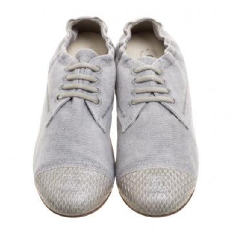 Chanel - Chausssures à bout ouvert avec bordure en toile grise et python - Taille 37,5 en vente 1