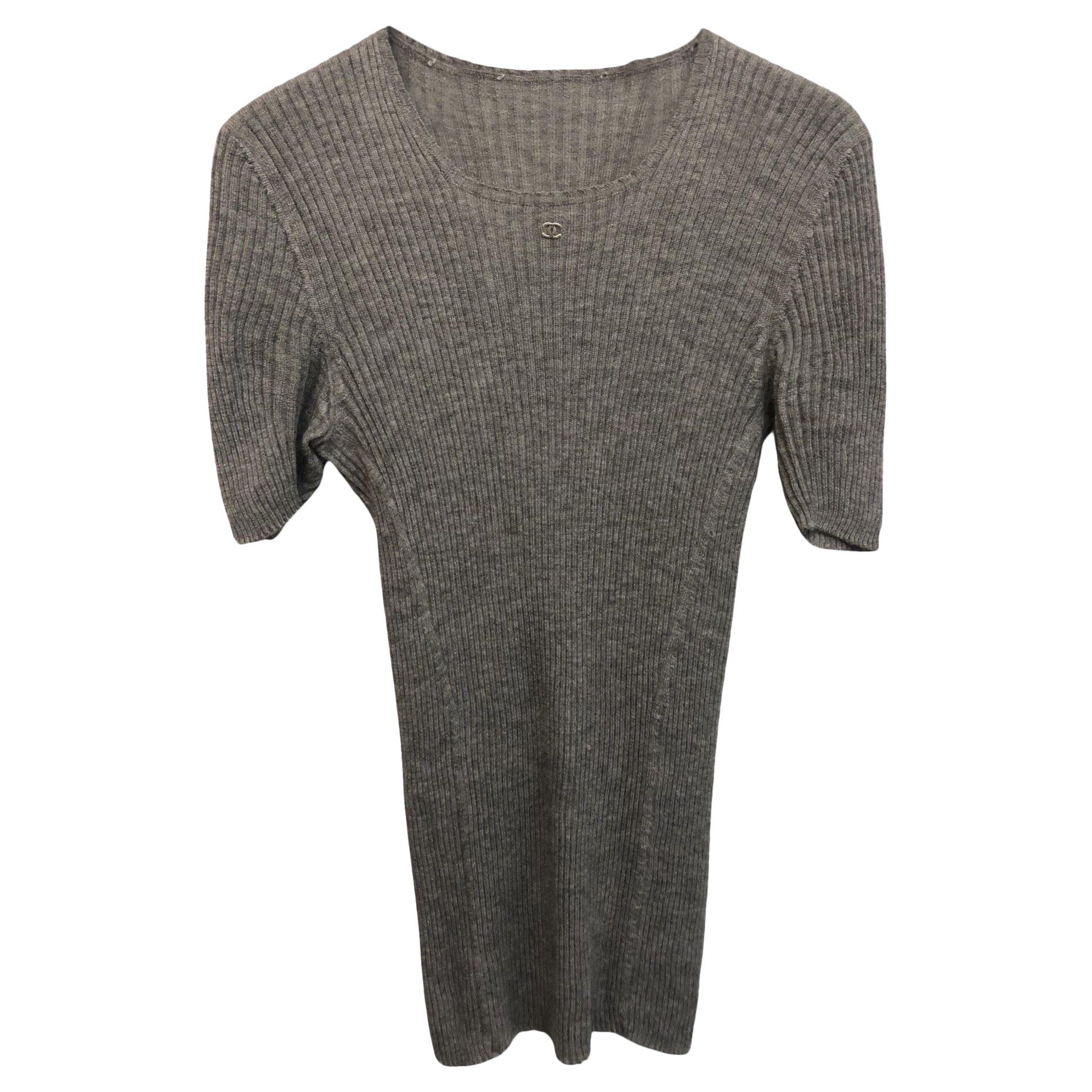 Top a maniche corte in cashmere e seta grigio Chanel
