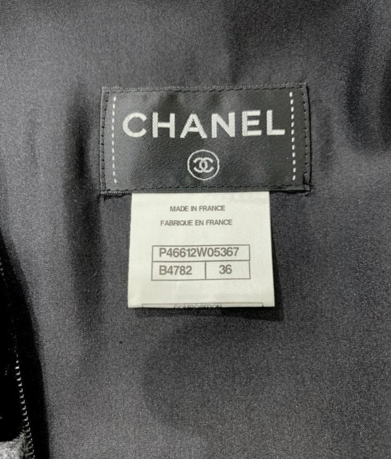 Robe Chanel grise en cachemire avec détails en velours en vente 6