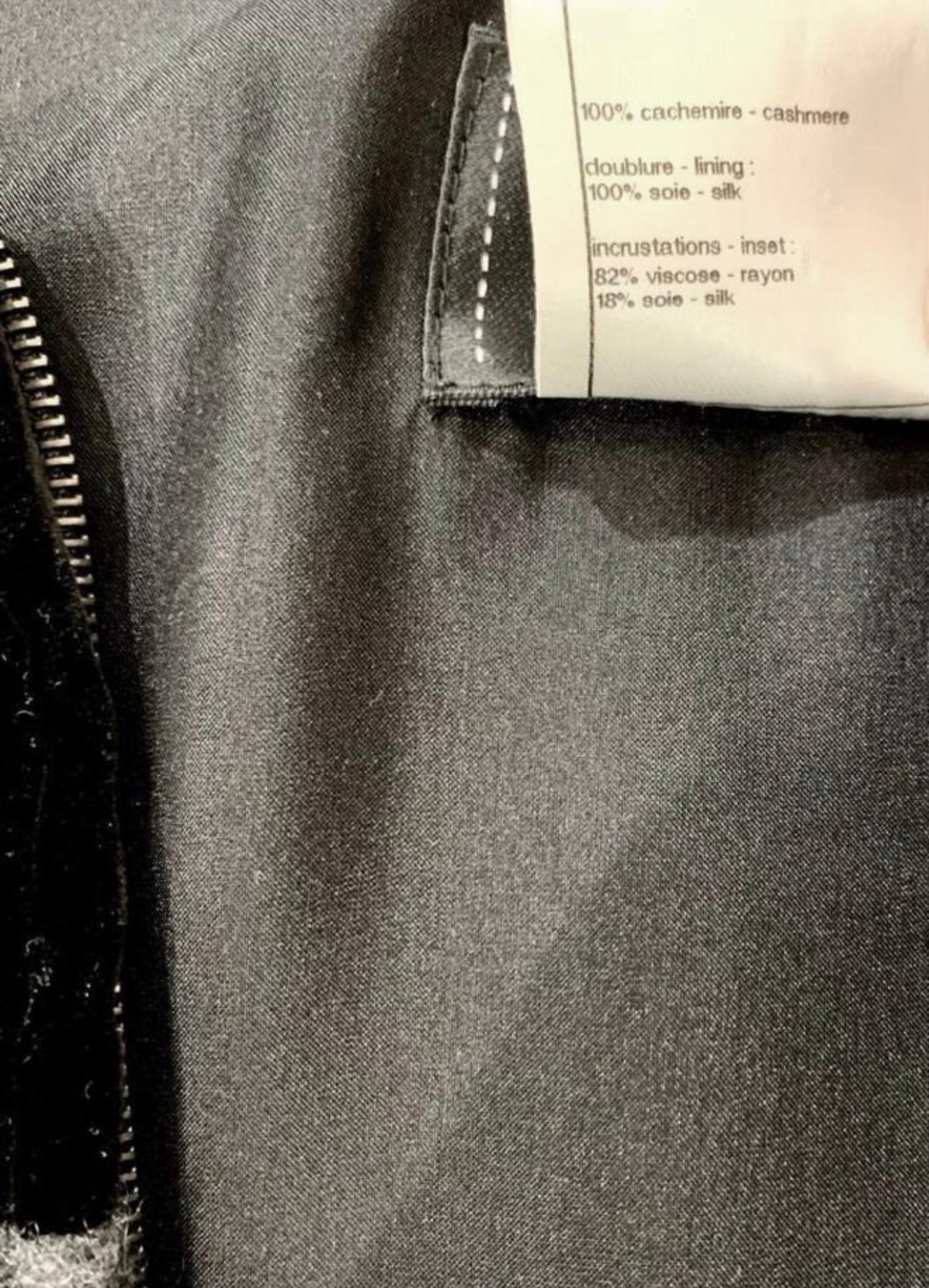 Robe Chanel grise en cachemire avec détails en velours en vente 7