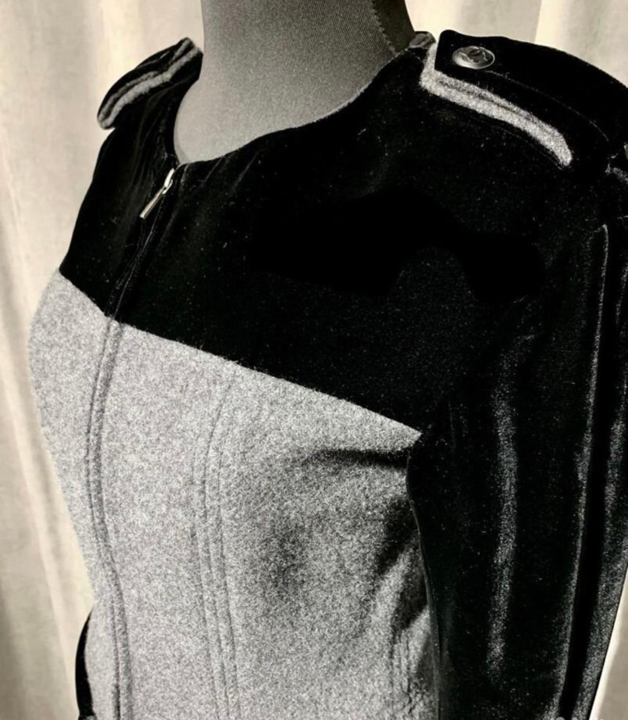 Robe Chanel grise en cachemire avec détails en velours Unisexe en vente