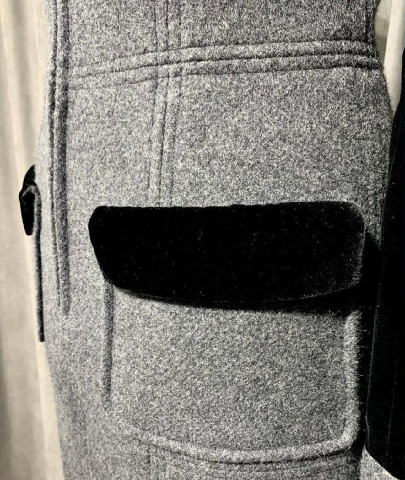 Robe Chanel grise en cachemire avec détails en velours en vente 5