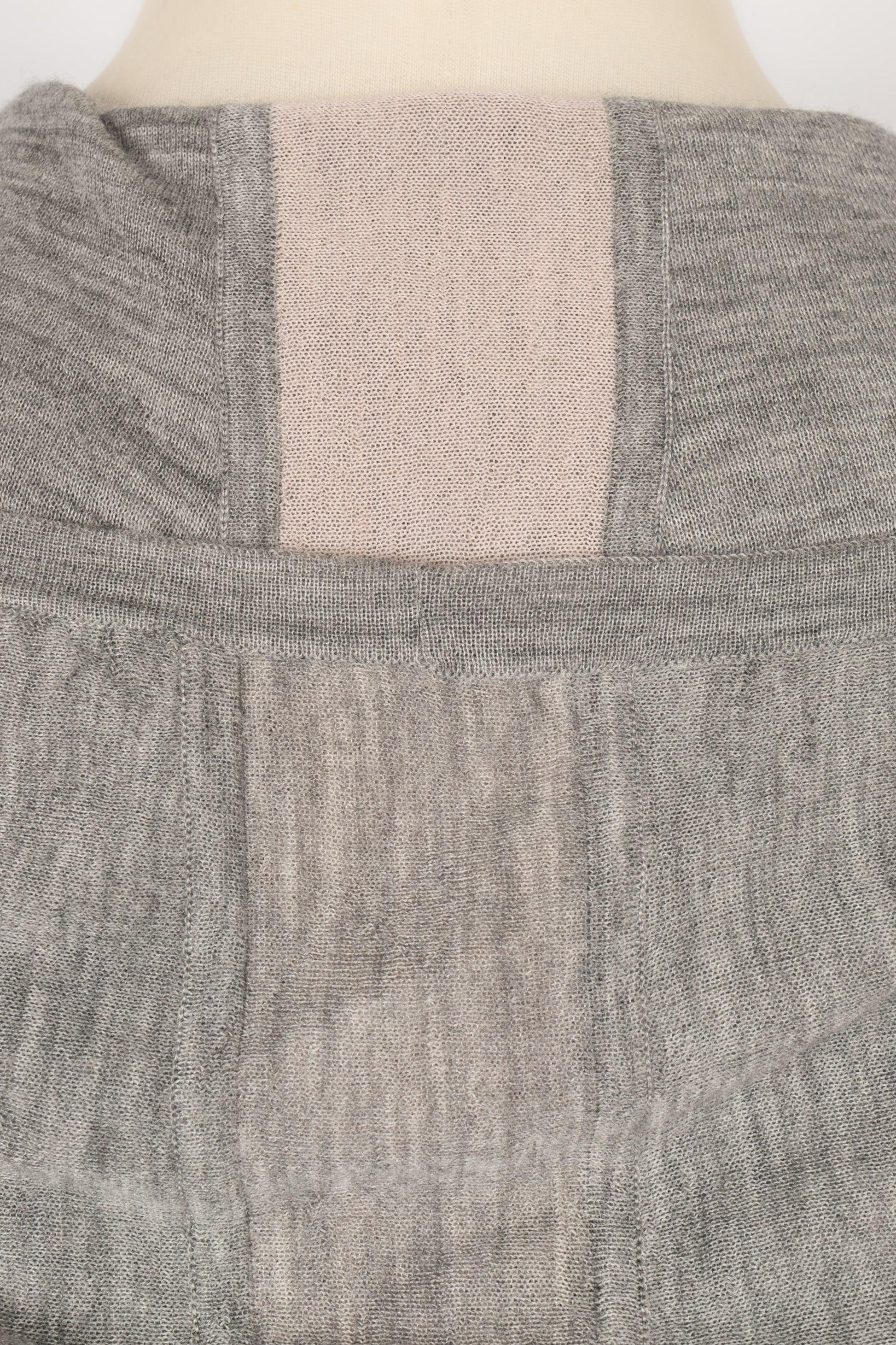 Chanel - Robe à capuche en cachemire gris en vente 3
