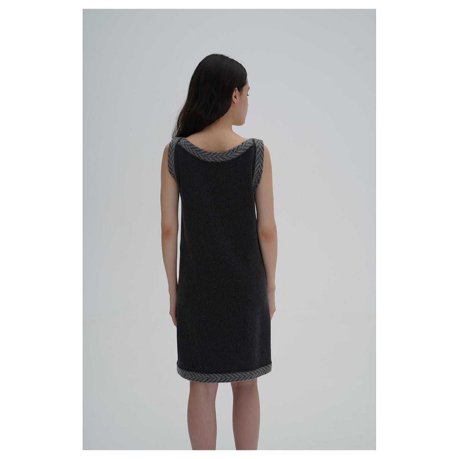 Chanel Grey Cashmere Knit Sleeveless Dress W/ CC Turnkey Pockets 2011 For Sale 10