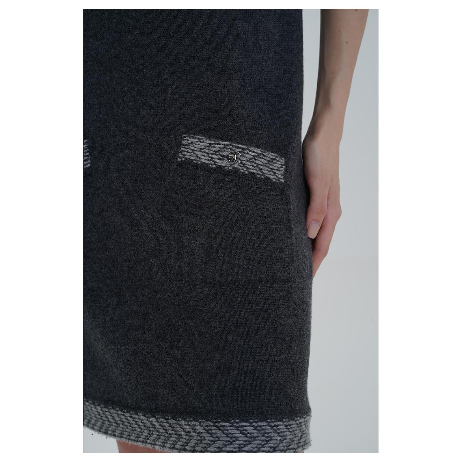 Chanel Grey Cashmere Knit Sleeveless Dress W/ CC Turnkey Pockets 2011 For Sale 11