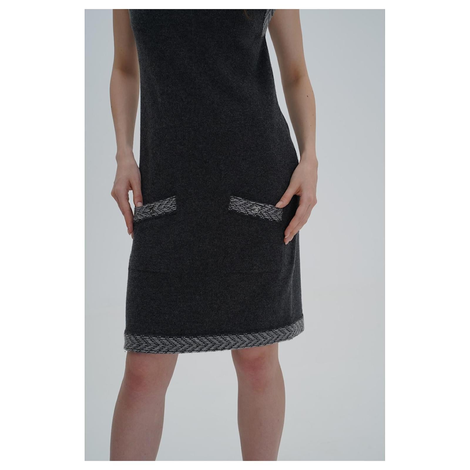 Chanel Grey Cashmere Knit Sleeveless Dress W/ CC Turnkey Pockets 2011 For Sale 12