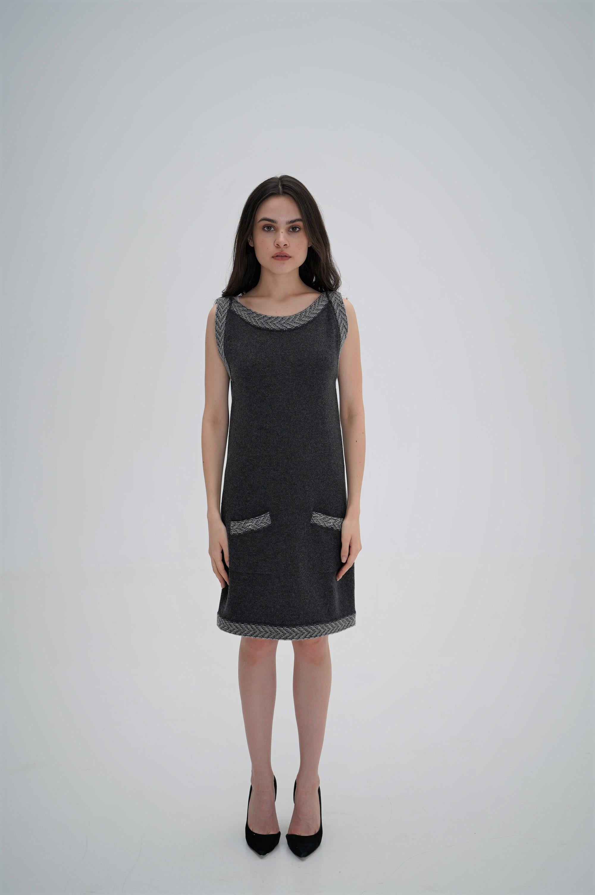 Chanel Grey Cashmere Knit Sleeveless Dress W/ CC Turnkey Pockets 2011 For Sale 2