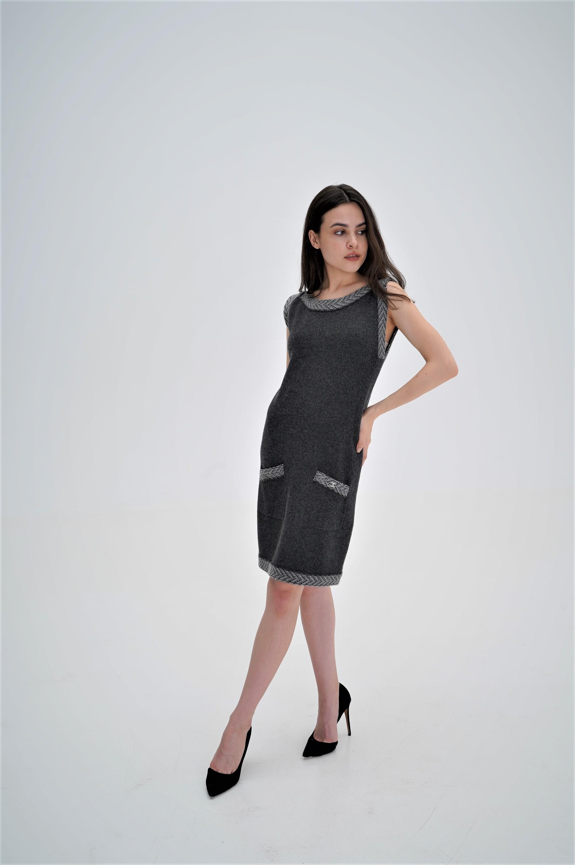 Chanel Grey Cashmere Knit Sleeveless Dress W/ CC Turnkey Pockets 2011 For Sale 4