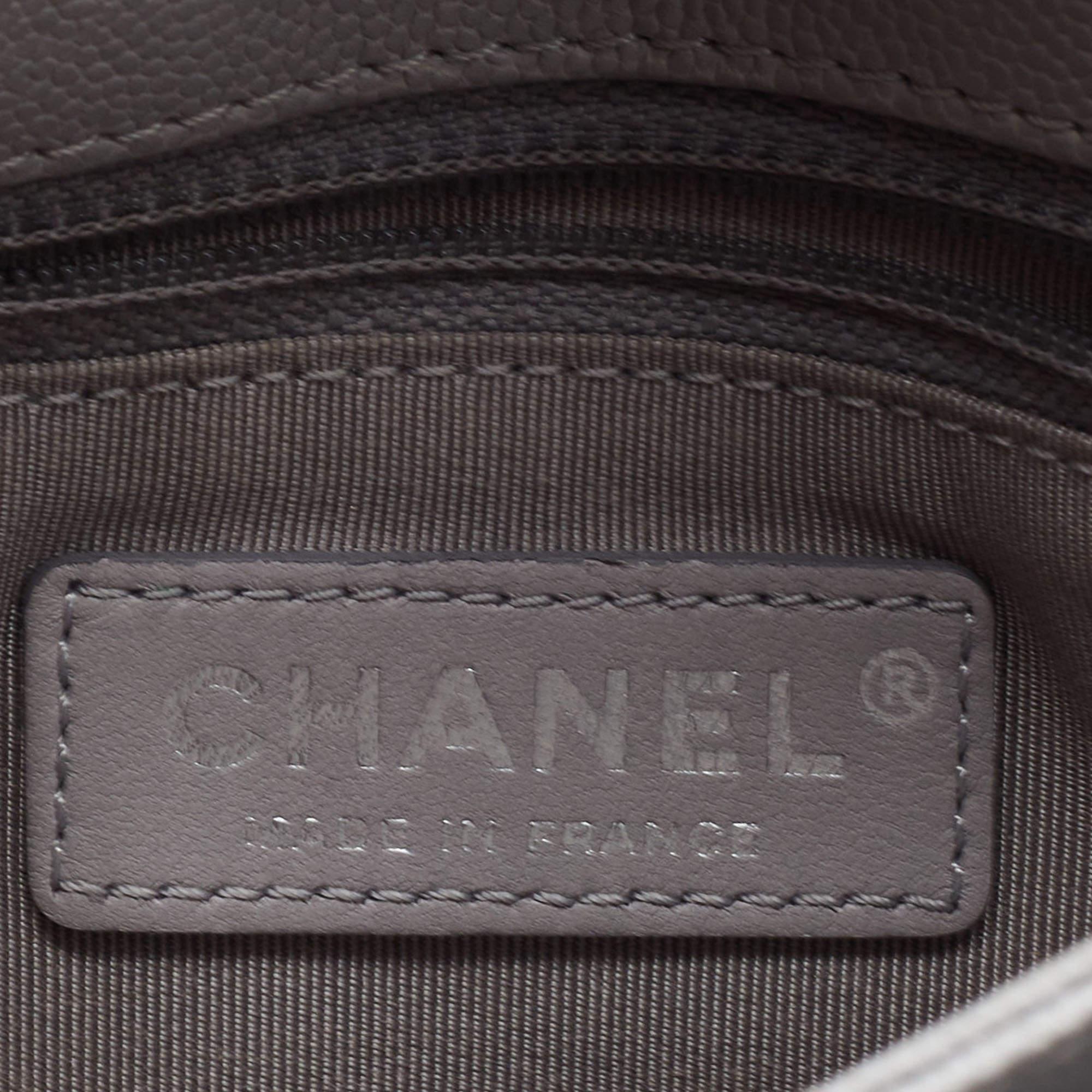Chanel Medium Urban Companion Klappentasche aus grauem Kaviarleder Medium im Angebot 7