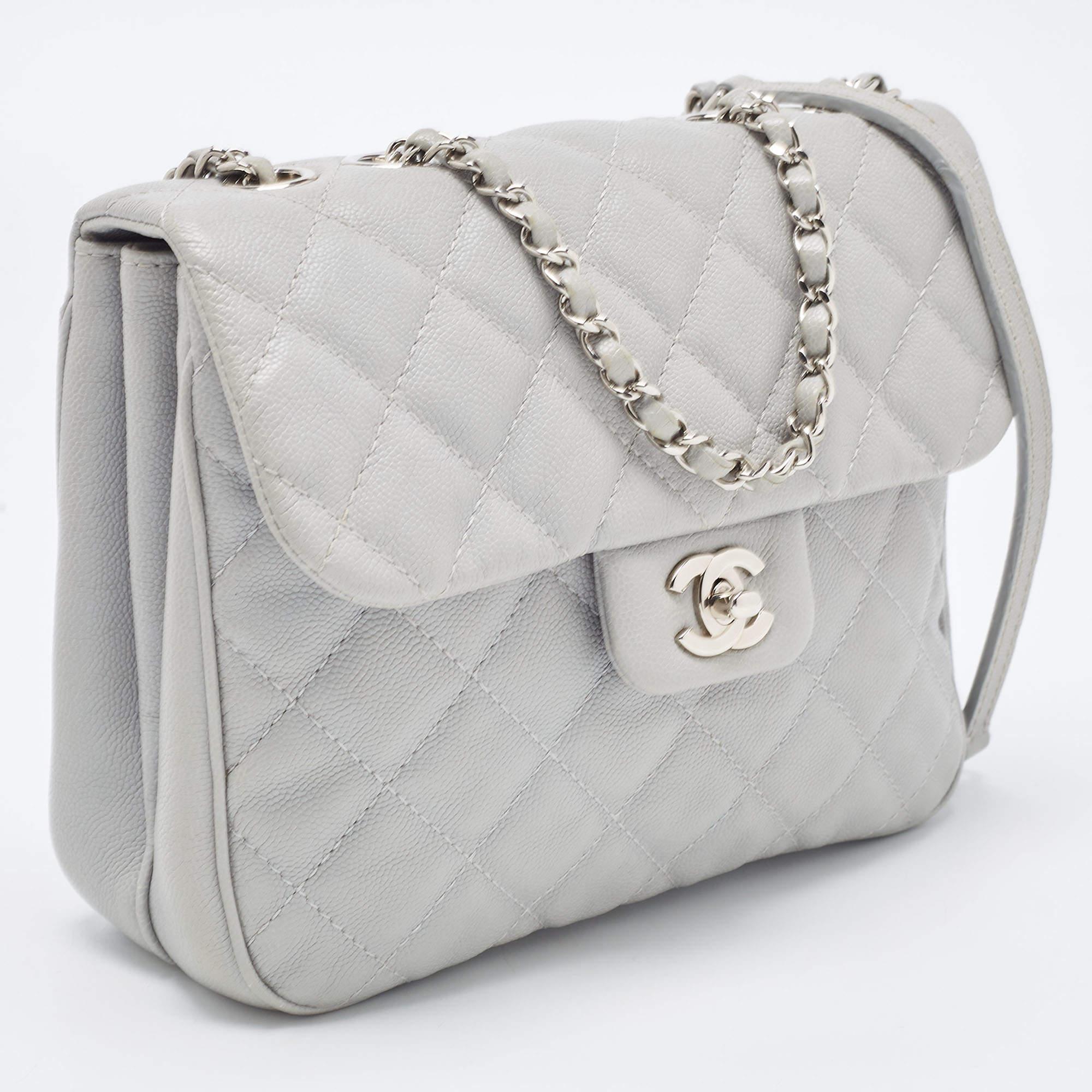 Chanel Grey Caviar Leather Medium Urban Companion Flap Bag In Good Condition For Sale In Dubai, Al Qouz 2
