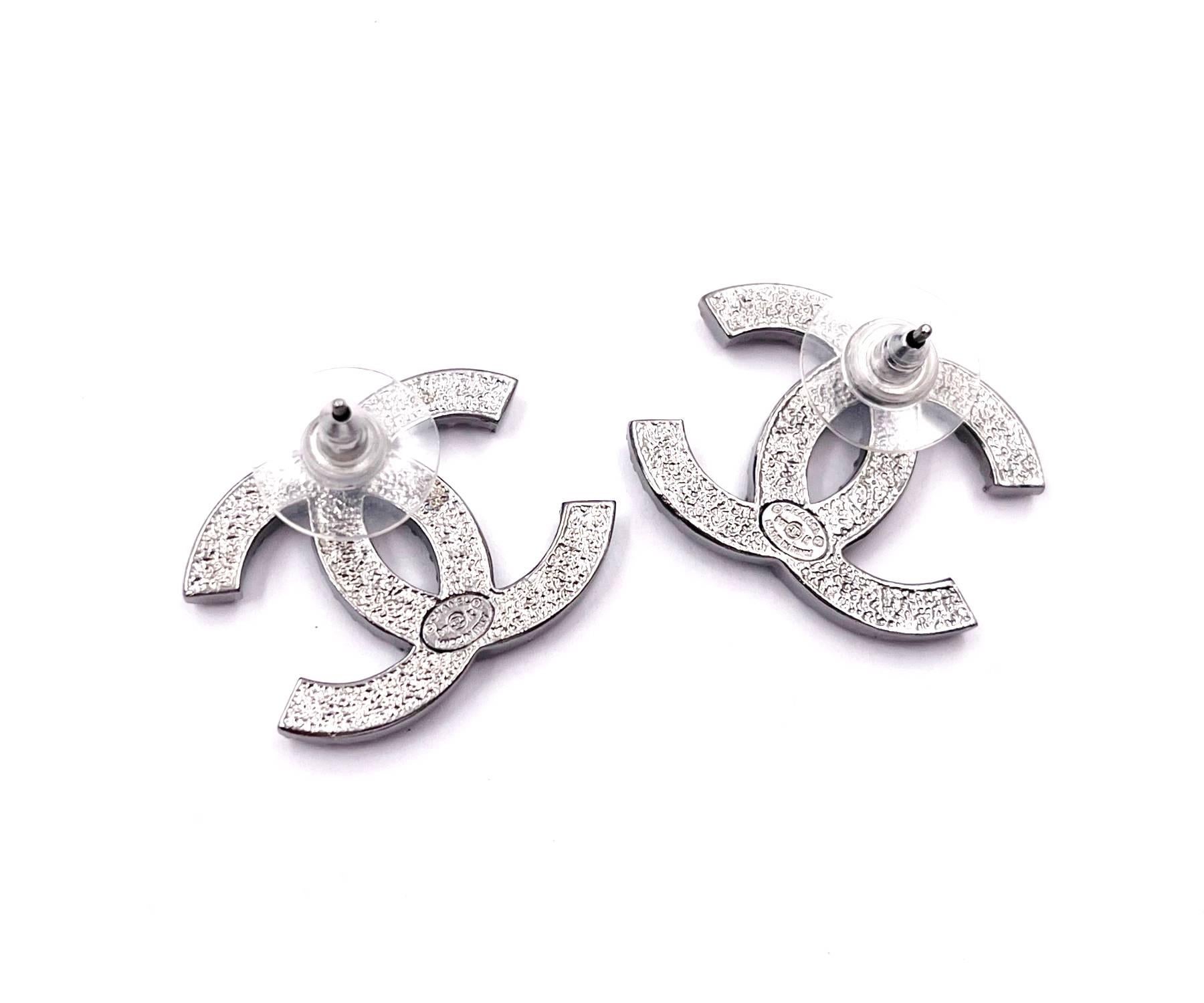 Artisan Chanel Grey CC Grey Scattering Crystal Large Piercing Earrings For Sale
