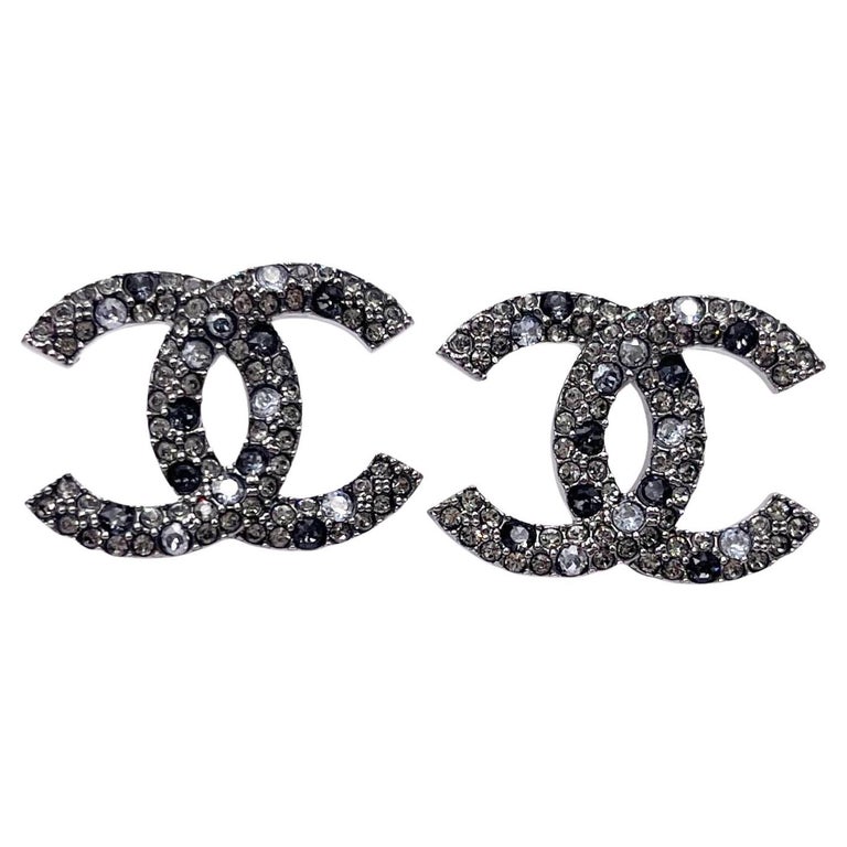 Chanel Vintage 97P Encircled Turnlock Stud Earrings 65525 For Sale