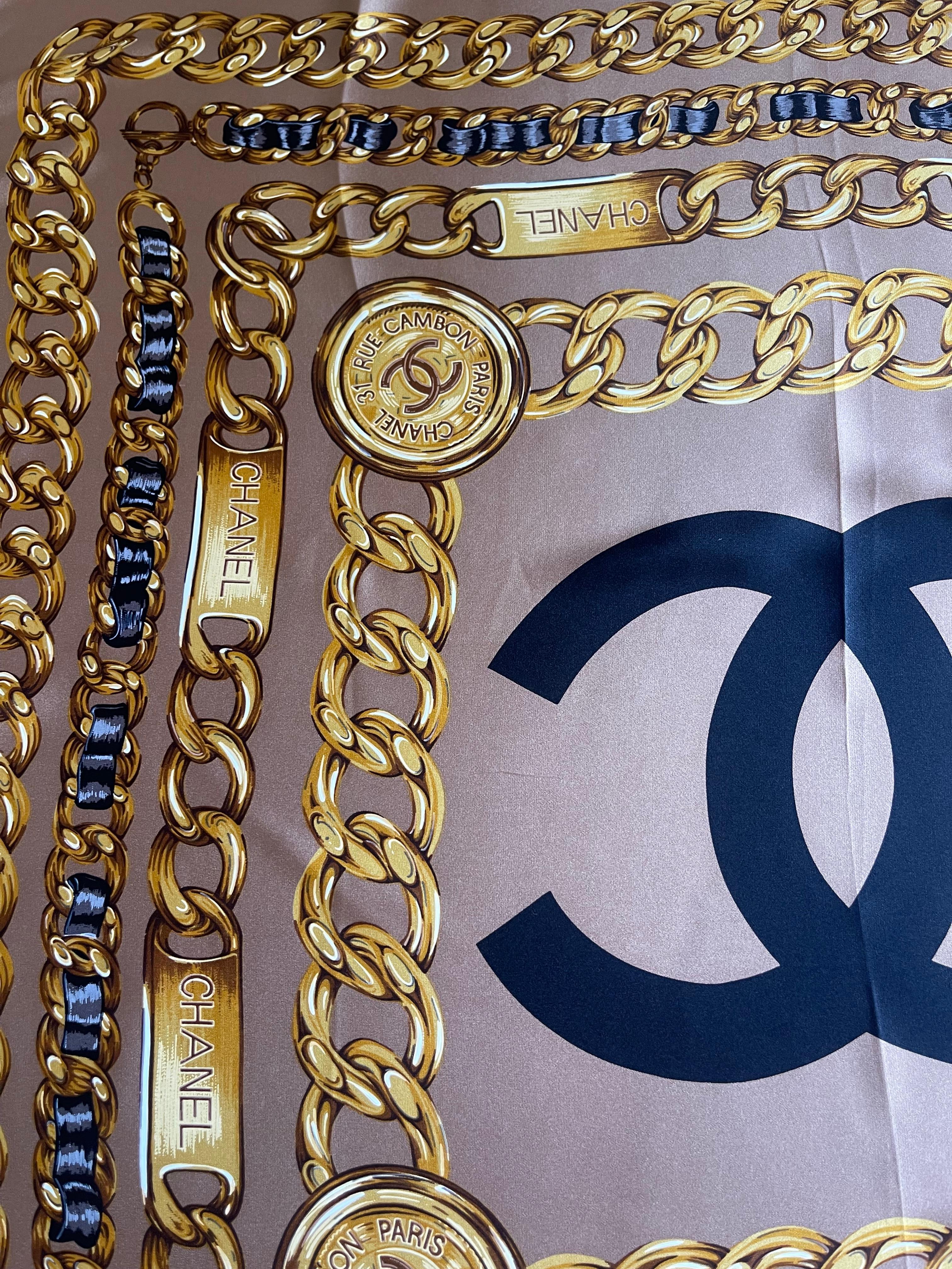 Sciarpa di seta a catena grigia Chanel in vendita 2