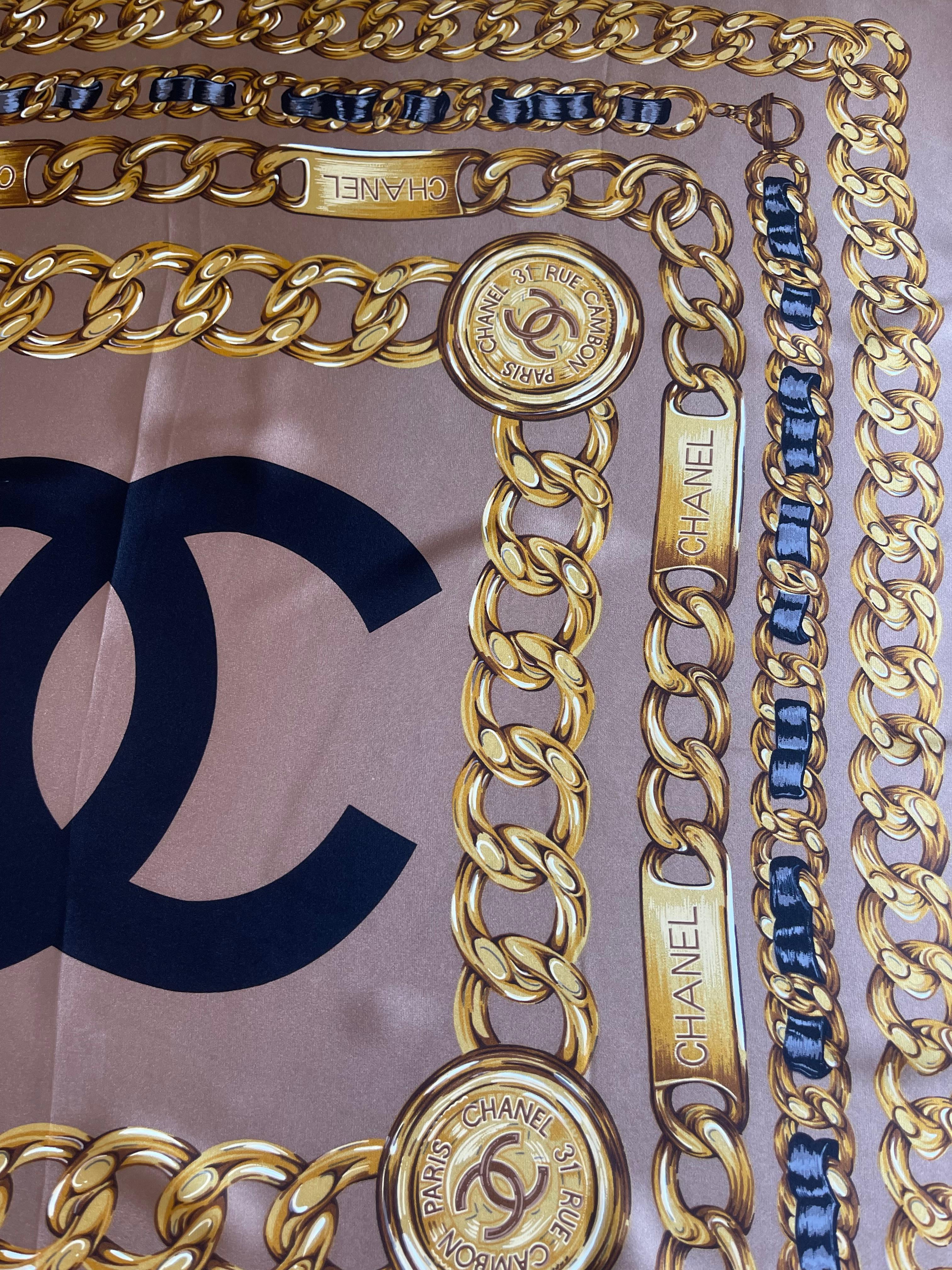 Sciarpa di seta a catena grigia Chanel in vendita 3