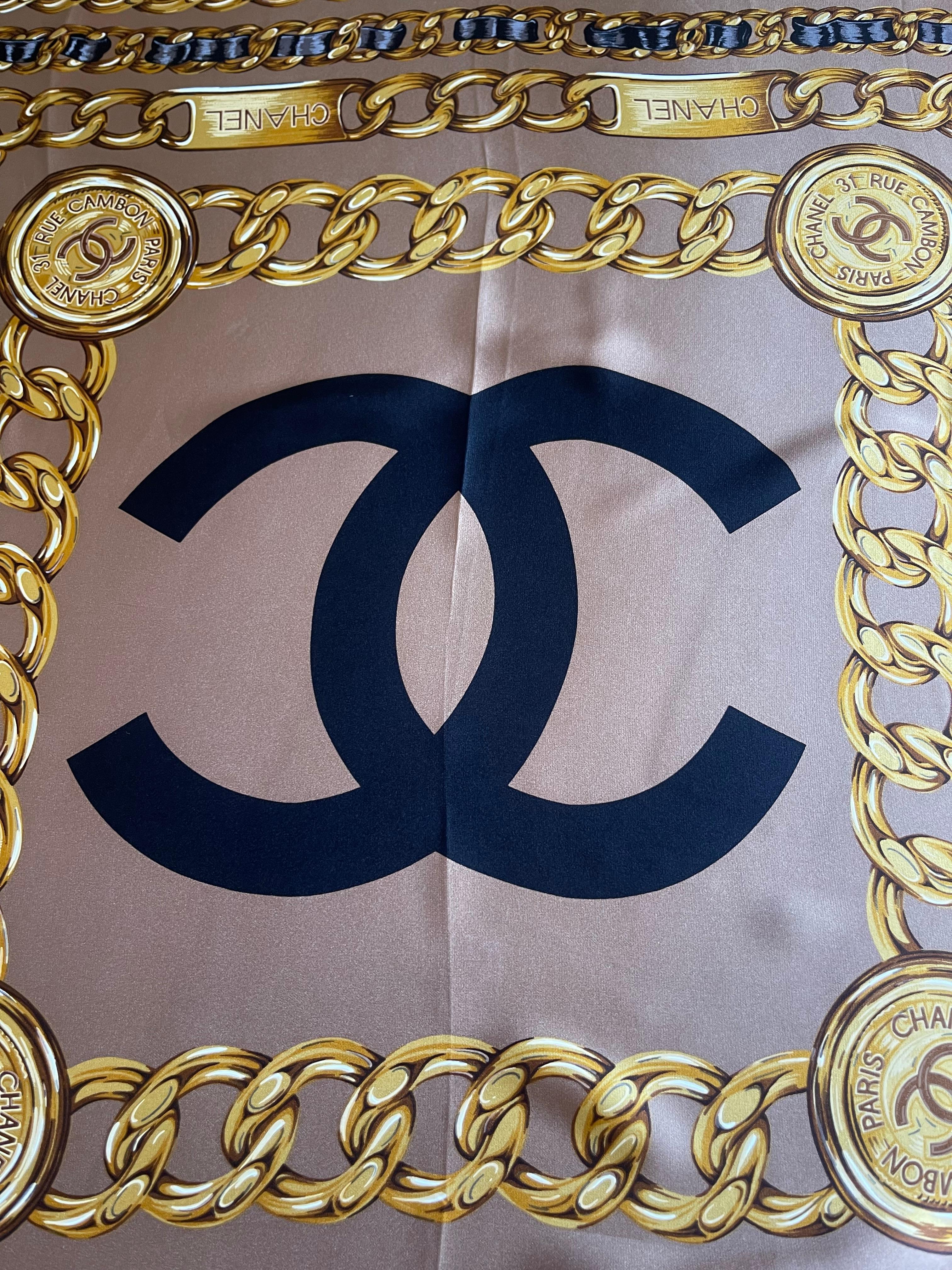 Sciarpa di seta a catena grigia Chanel in vendita 4