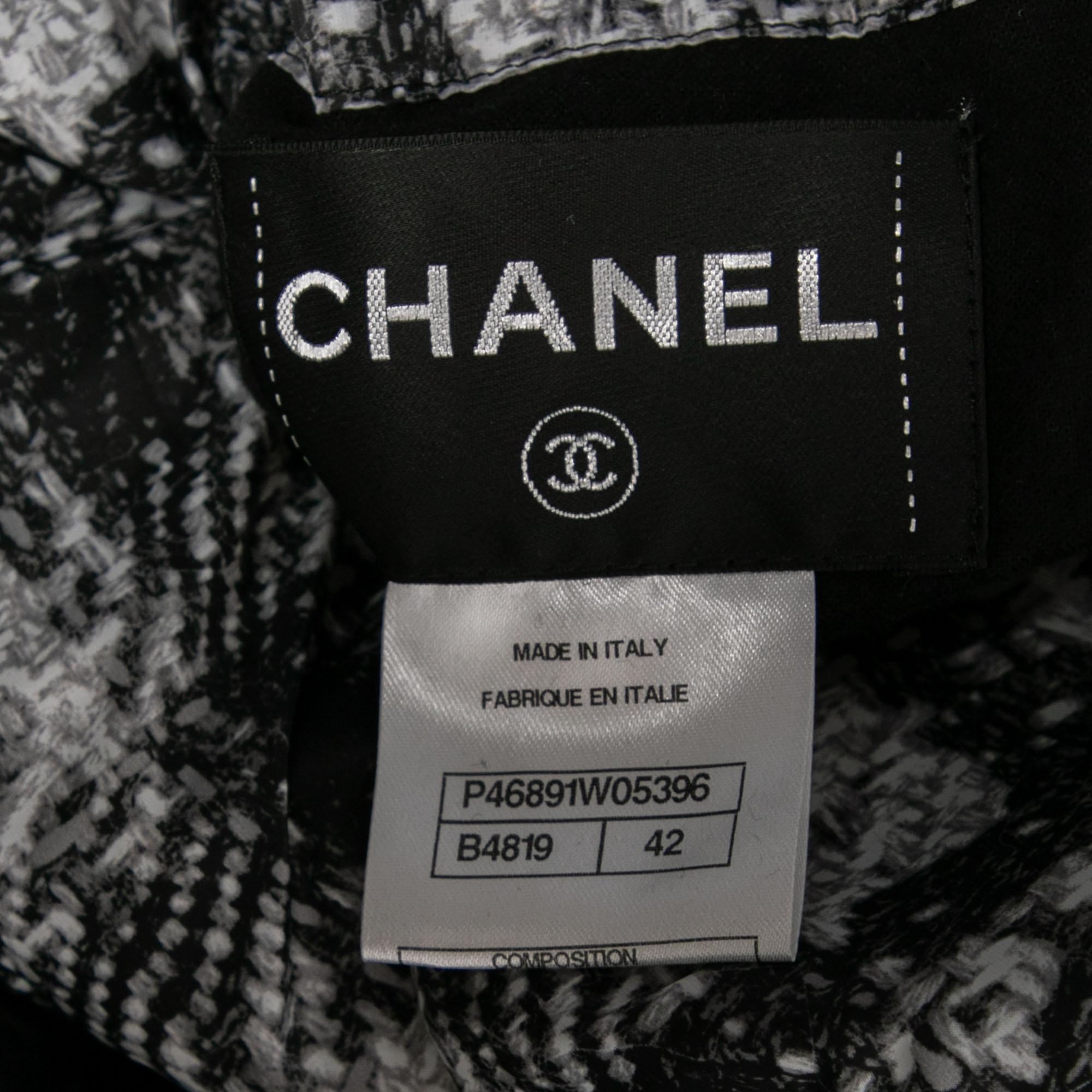 Chanel Grey Checked Tweed Print Technical Fabric Reversible Jacket L In New Condition In Dubai, Al Qouz 2