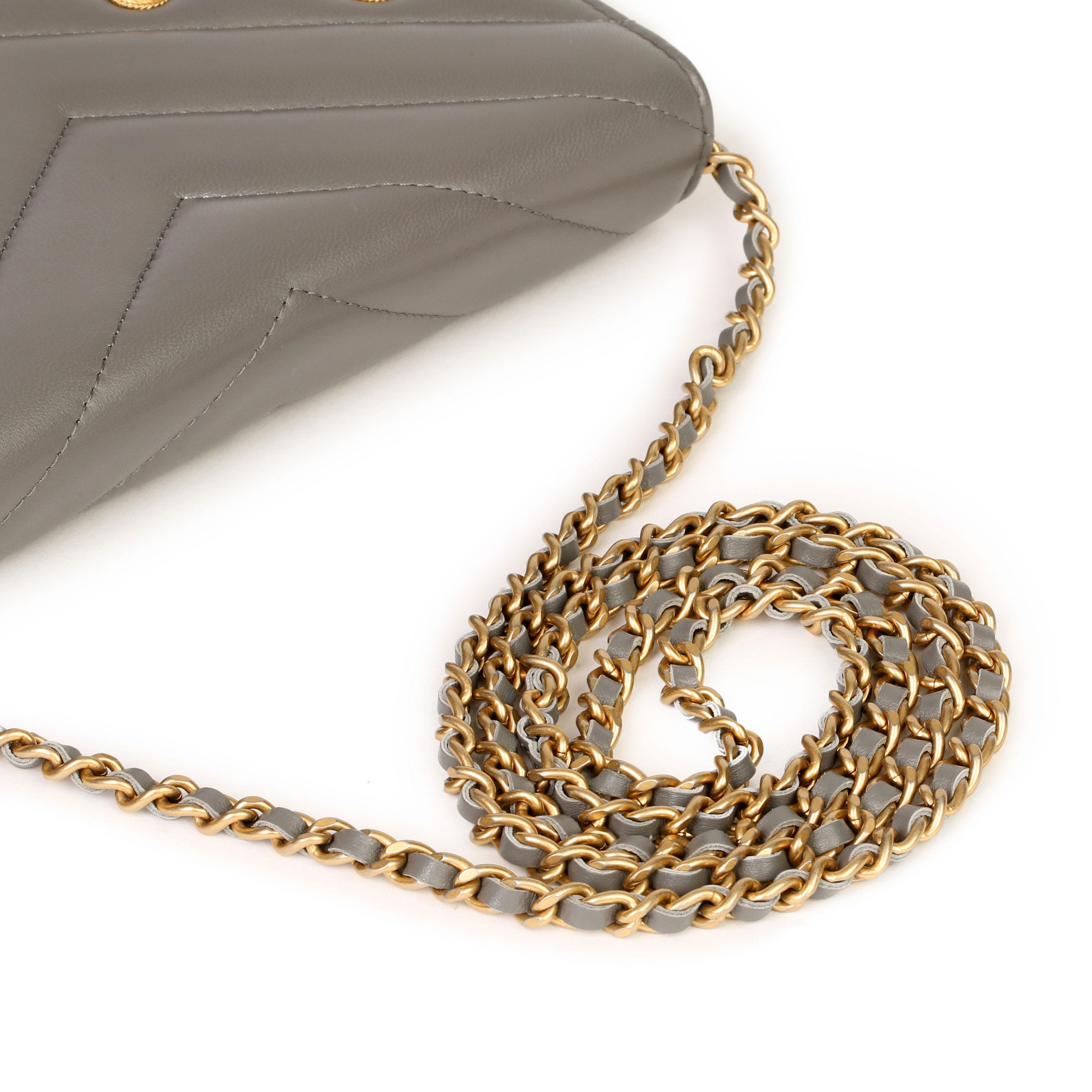 Chanel Grau Chevron Gesteppt Nieten Lammfell Umschlag Brieftasche an der Kette 3