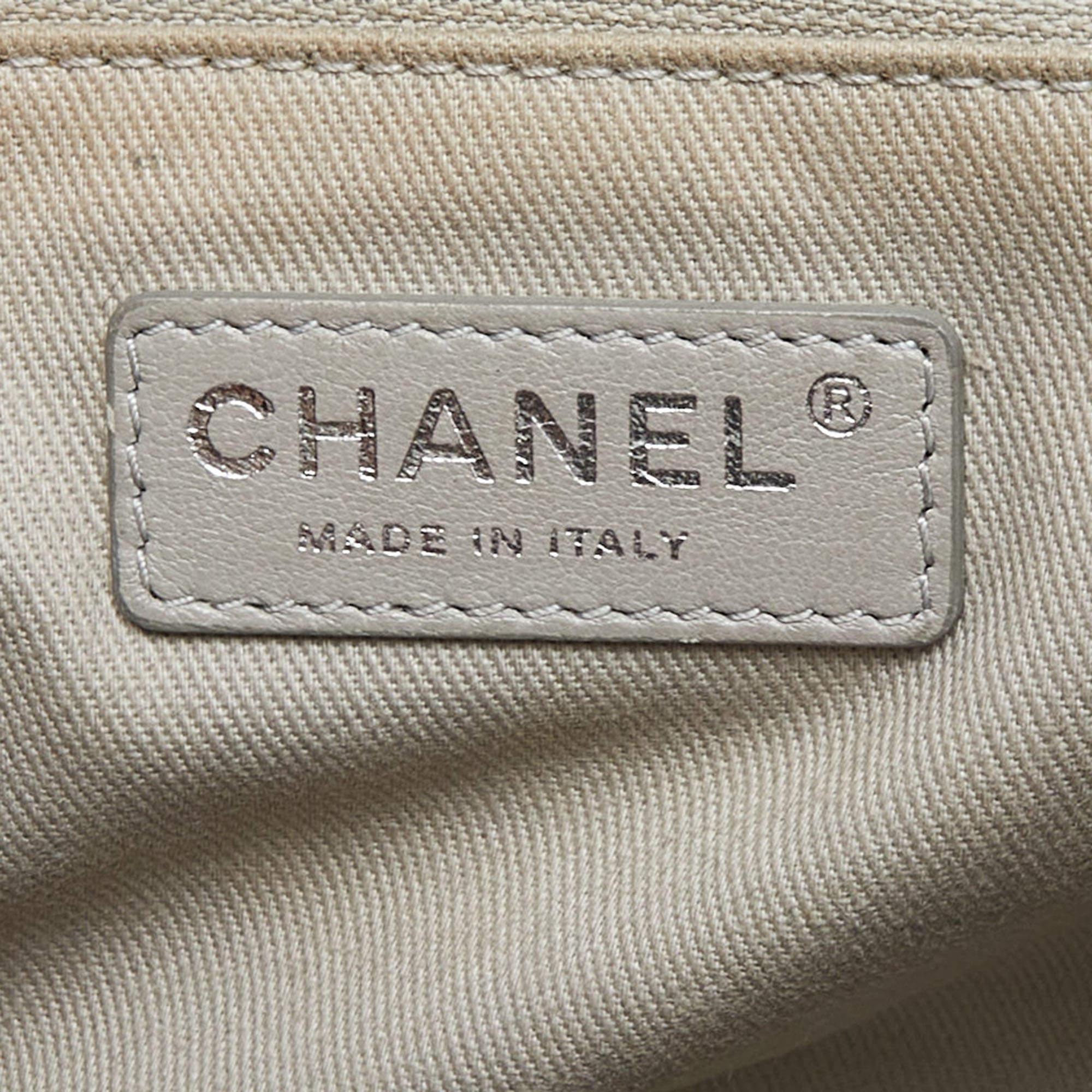 Chanel Grau Chevron Stitched Leder CC Top Handle Flap Bag aus Leder im Angebot 6