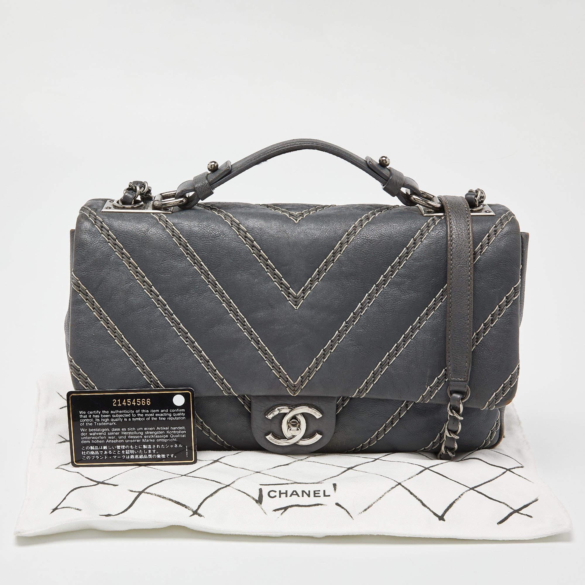 Chanel Grau Chevron Stitched Leder CC Top Handle Flap Bag aus Leder im Angebot 7