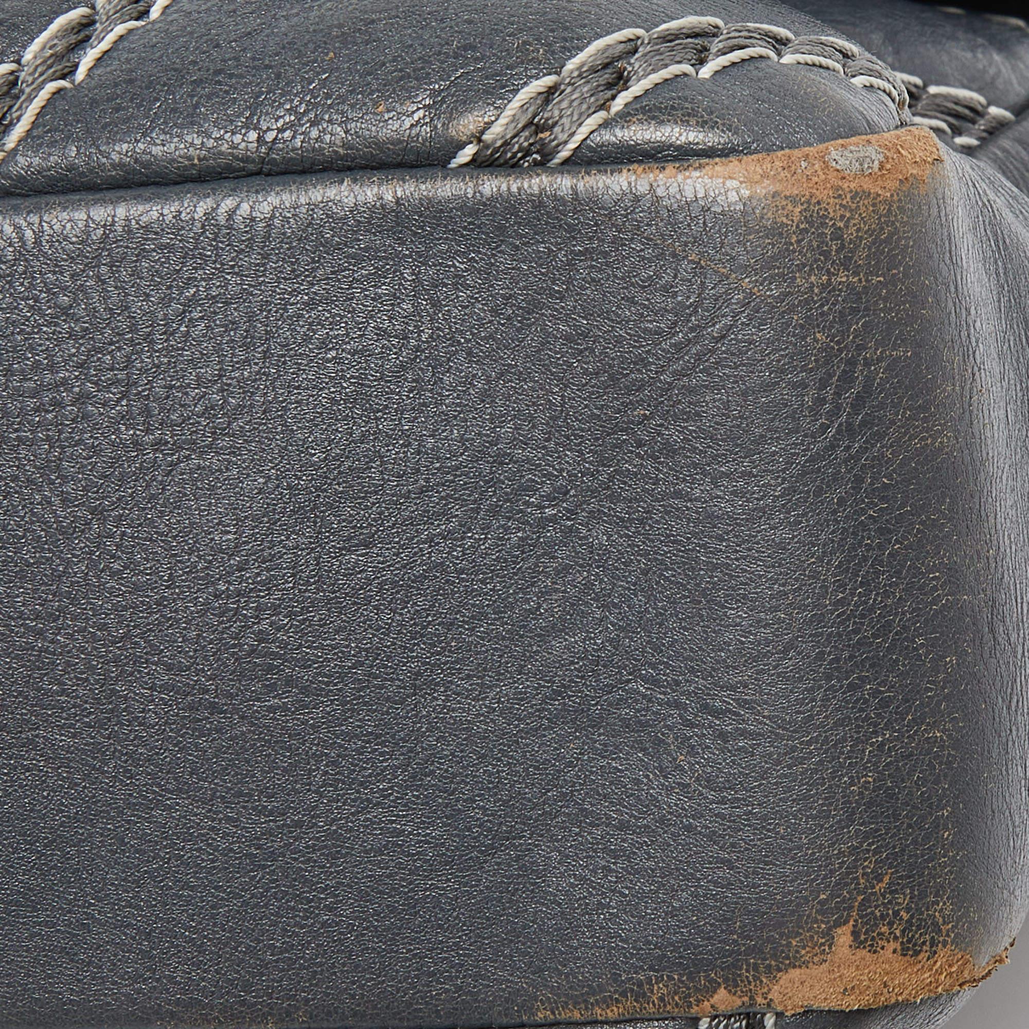 Chanel Grau Chevron Stitched Leder CC Top Handle Flap Bag aus Leder im Angebot 9