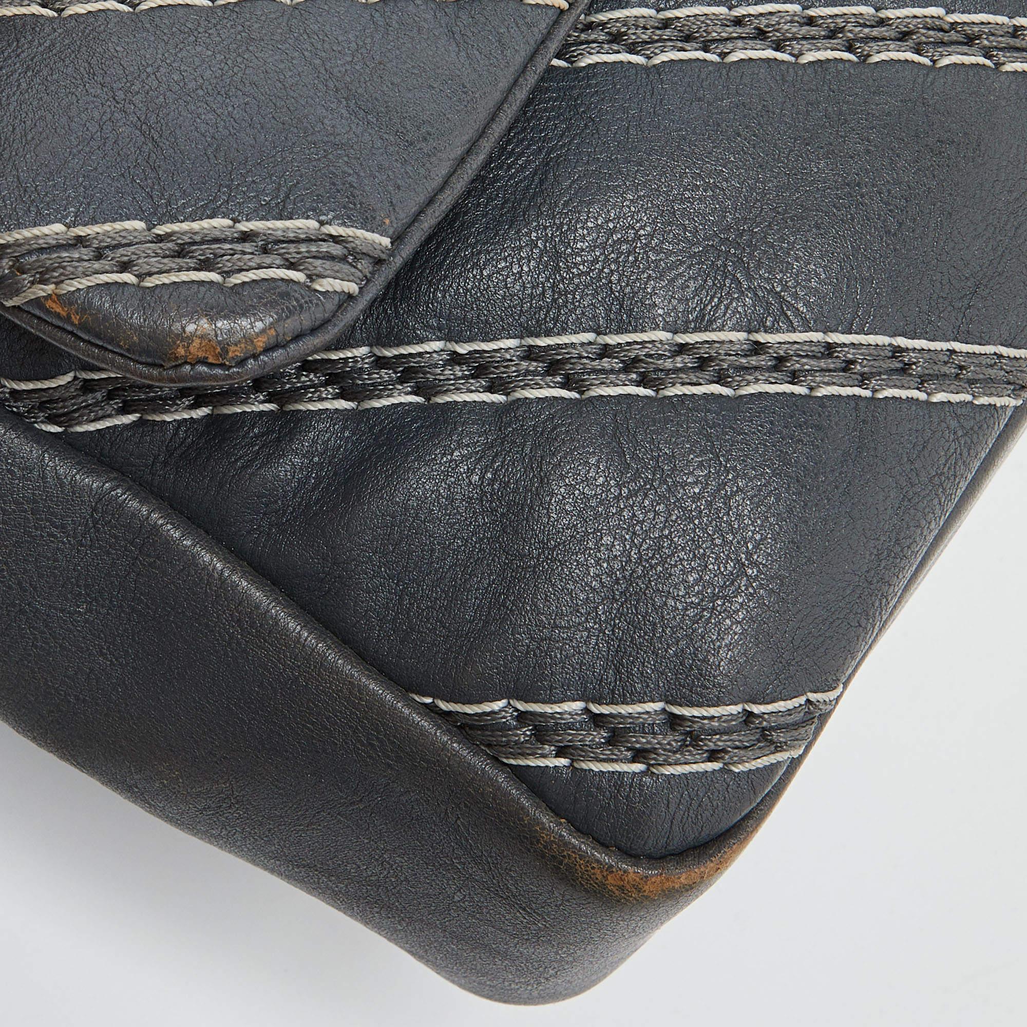 Chanel Grau Chevron Stitched Leder CC Top Handle Flap Bag aus Leder im Angebot 12