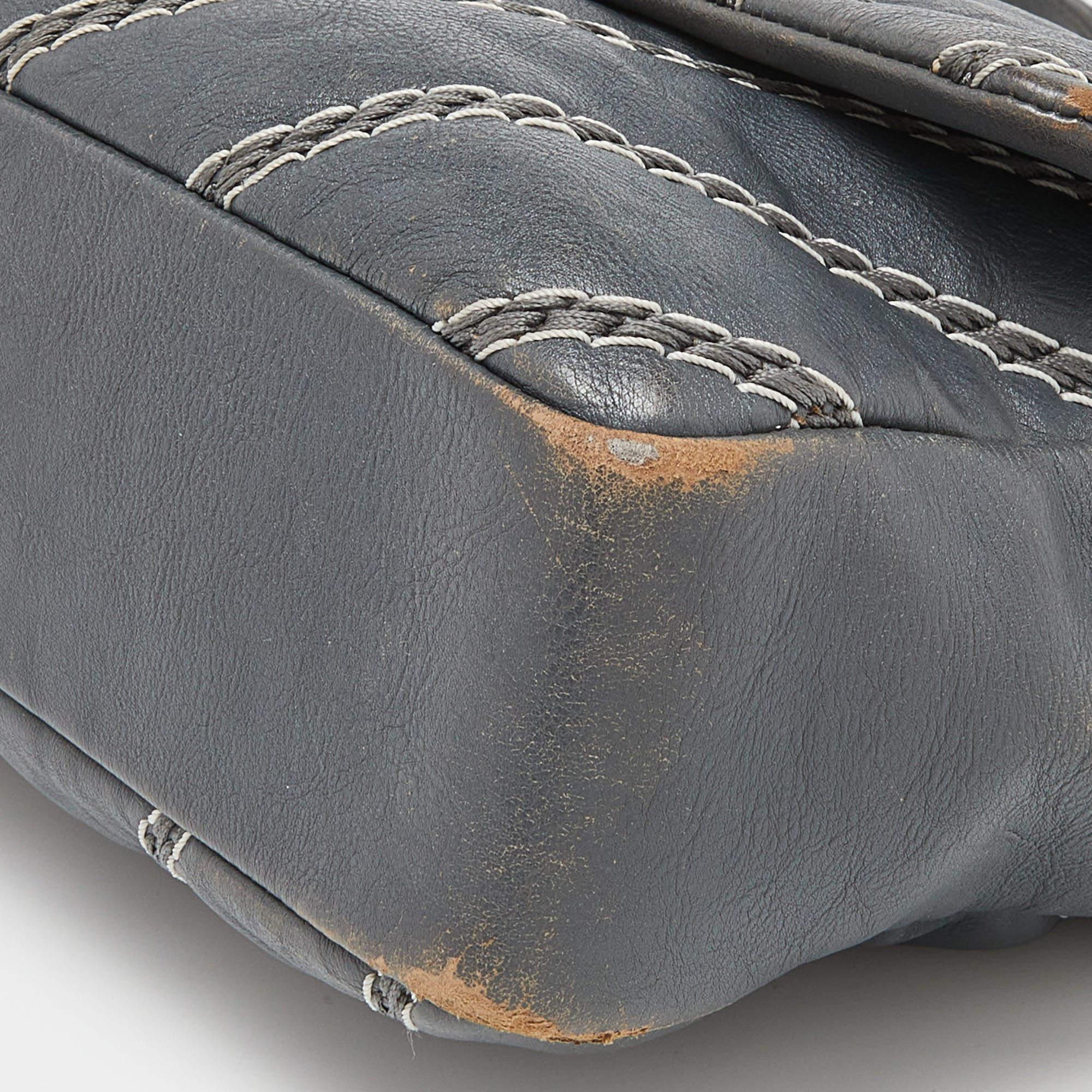 Chanel Grau Chevron Stitched Leder CC Top Handle Flap Bag aus Leder im Angebot 2