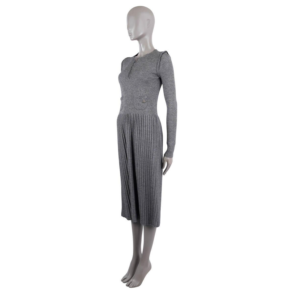 100% authentic Chanel rib-knit midi dress in grey cotton (51%), cashmere (34%) and silk (15%). Featuring a zip neck, two patch pockets on the front with logo button and a pleated skirt. Unlined. Has been worn and is in excellent condition.

2016