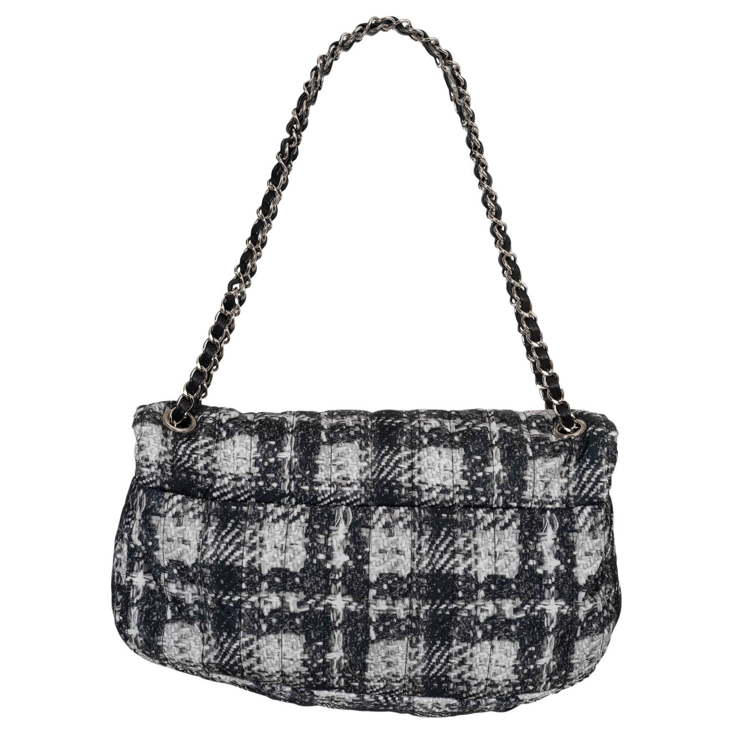 CHANEL Bolso de nylon gris y crema 13A EDINBURG TWEED PRINT Negro en venta