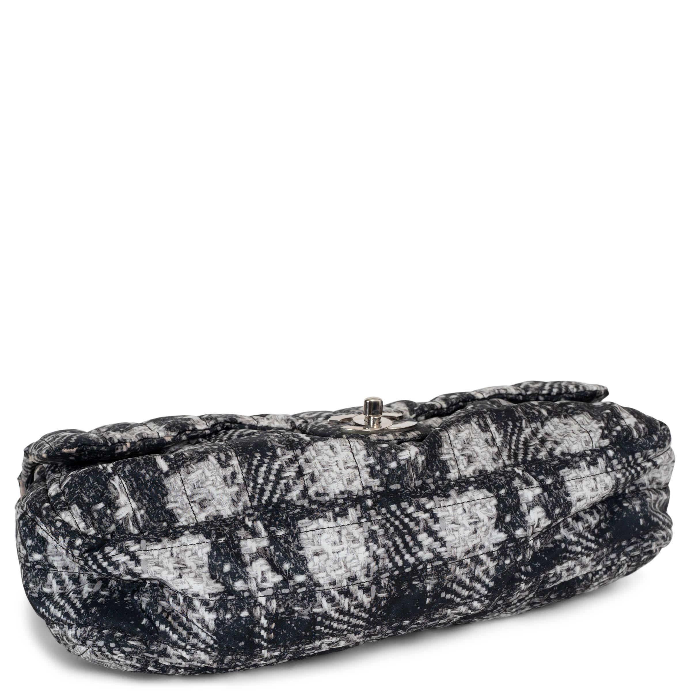 De las mujeres CHANEL Bolso de nylon gris y crema 13A EDINBURG TWEED PRINT en venta
