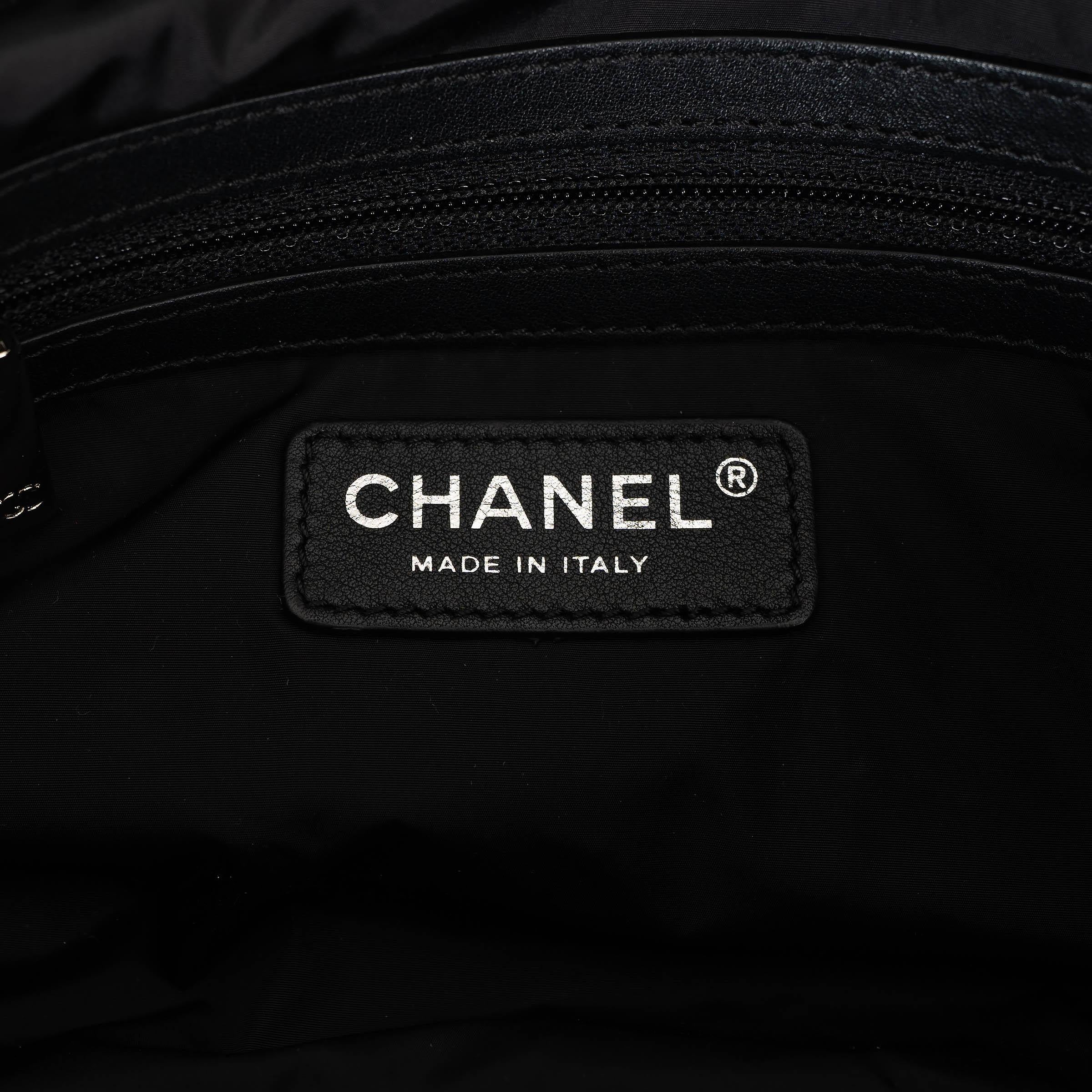CHANEL Bolso de nylon gris y crema 13A EDINBURG TWEED PRINT en venta 3