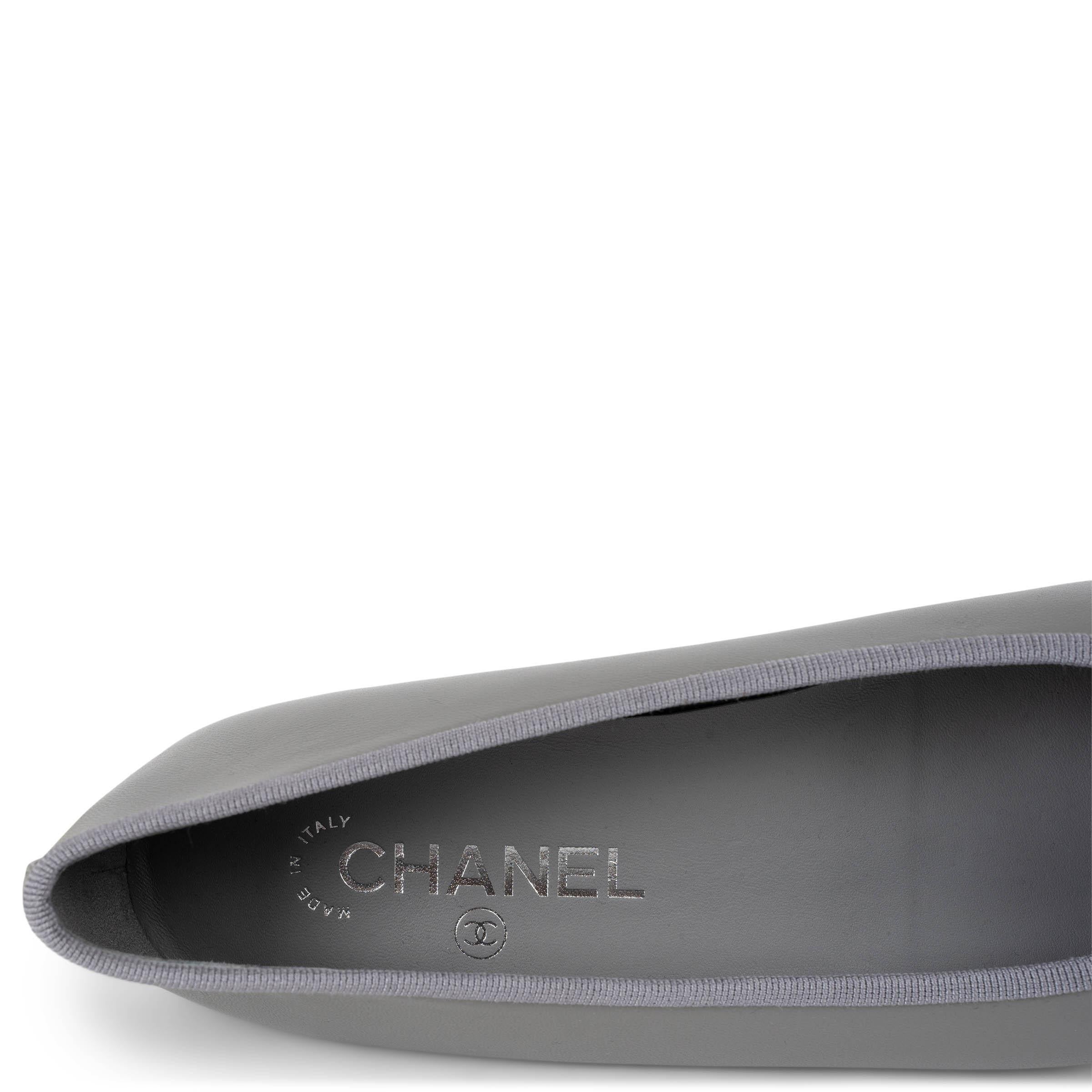 CHANEL grau & dunkelgrau Leder CLASSIC Ballet Flats Schuhe 38 G02819 im Angebot 3
