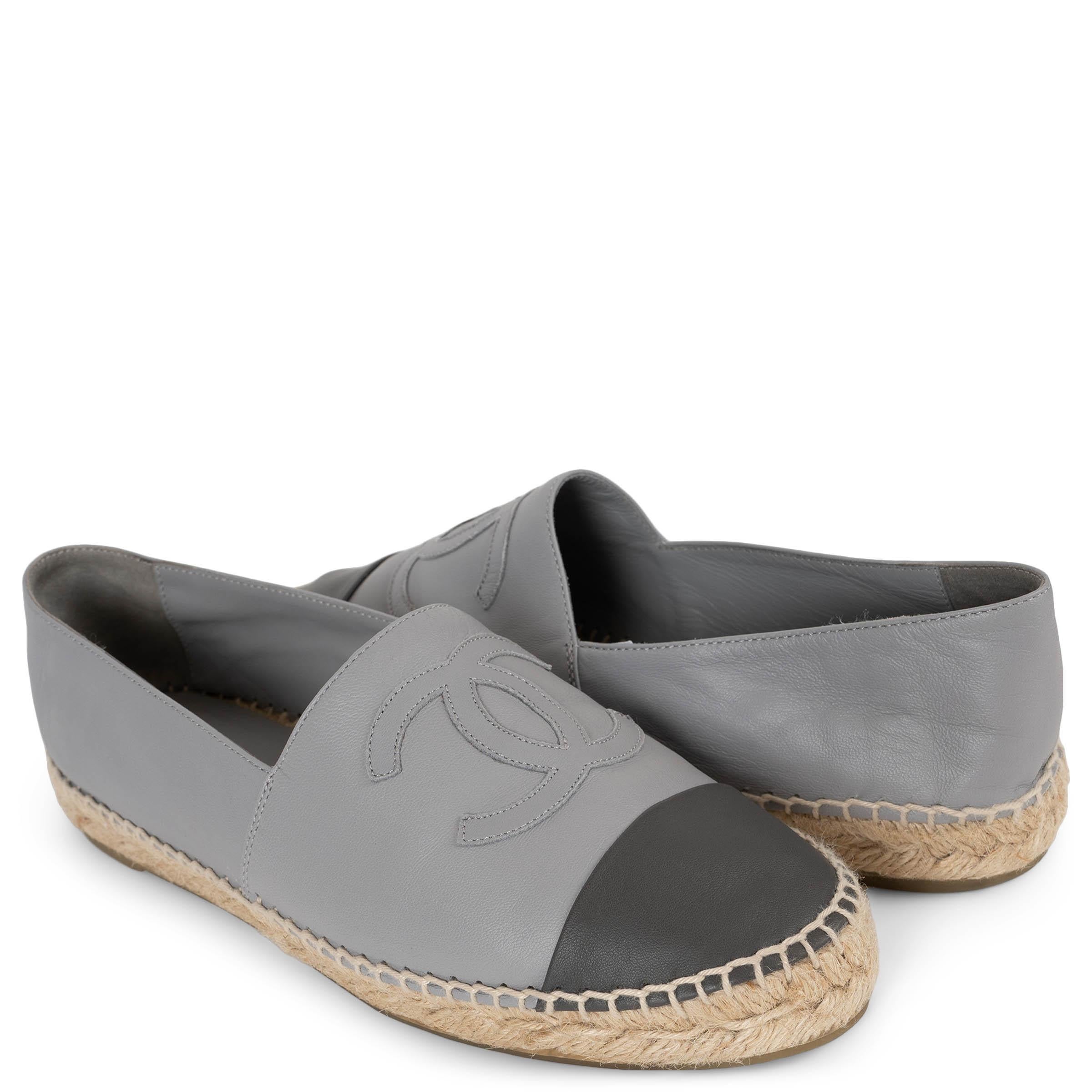 Chanel grigio e grigio scuro in pelle REV ESPADRILLES Scarpe basse 39 in vendita 1