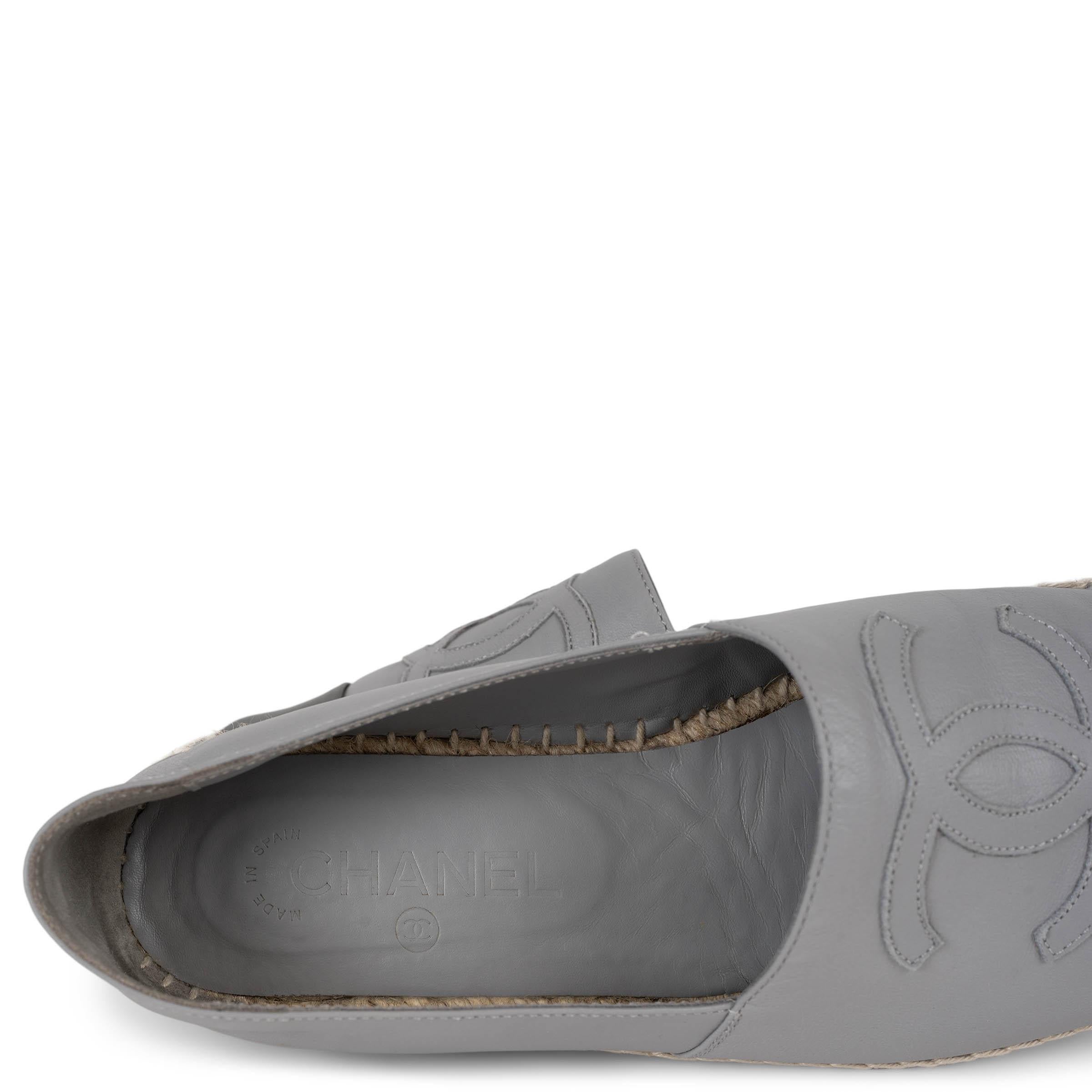 Chanel grigio e grigio scuro in pelle REV ESPADRILLES Scarpe basse 39 in vendita 3