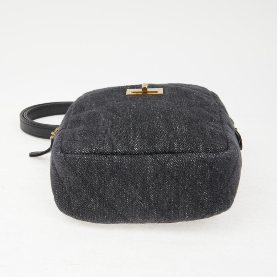 CHANEL Grey Denim Fabric Wallet Shoulder Bag In Excellent Condition In Paris, FR
