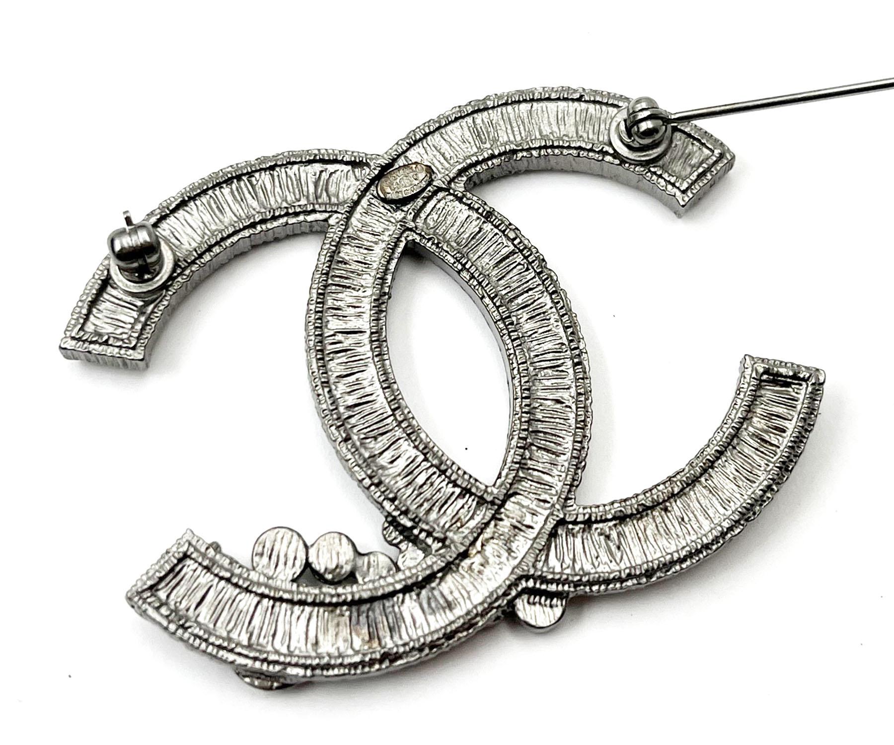 Women's Chanel Grey Enamel CC Corner Crystals Large Brooch For Sale