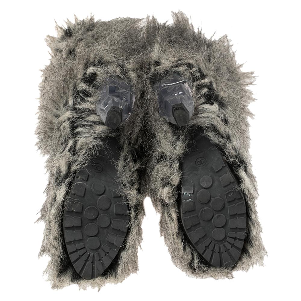 Chanel Grey Faux Fur Yeti Boots Size 38.5 In Good Condition In Dubai, Al Qouz 2