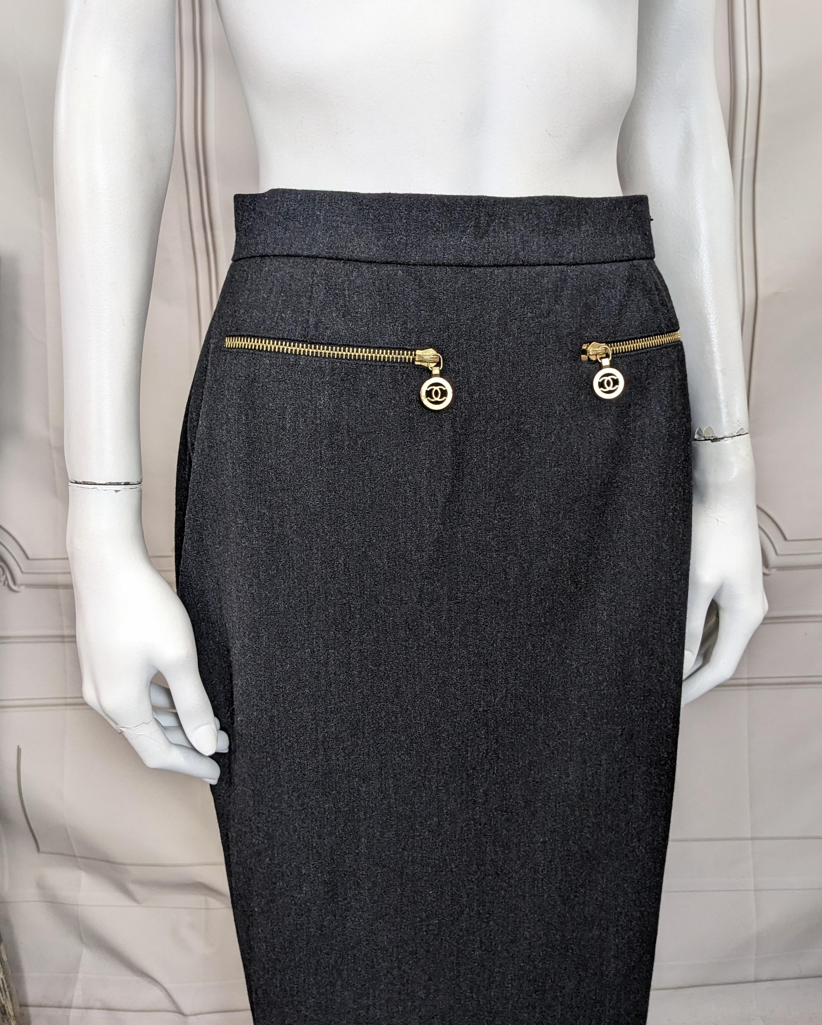 Chanel Grauer Stretch-Bleistiftrock aus Flanell im Zustand „Gut“ im Angebot in New York, NY