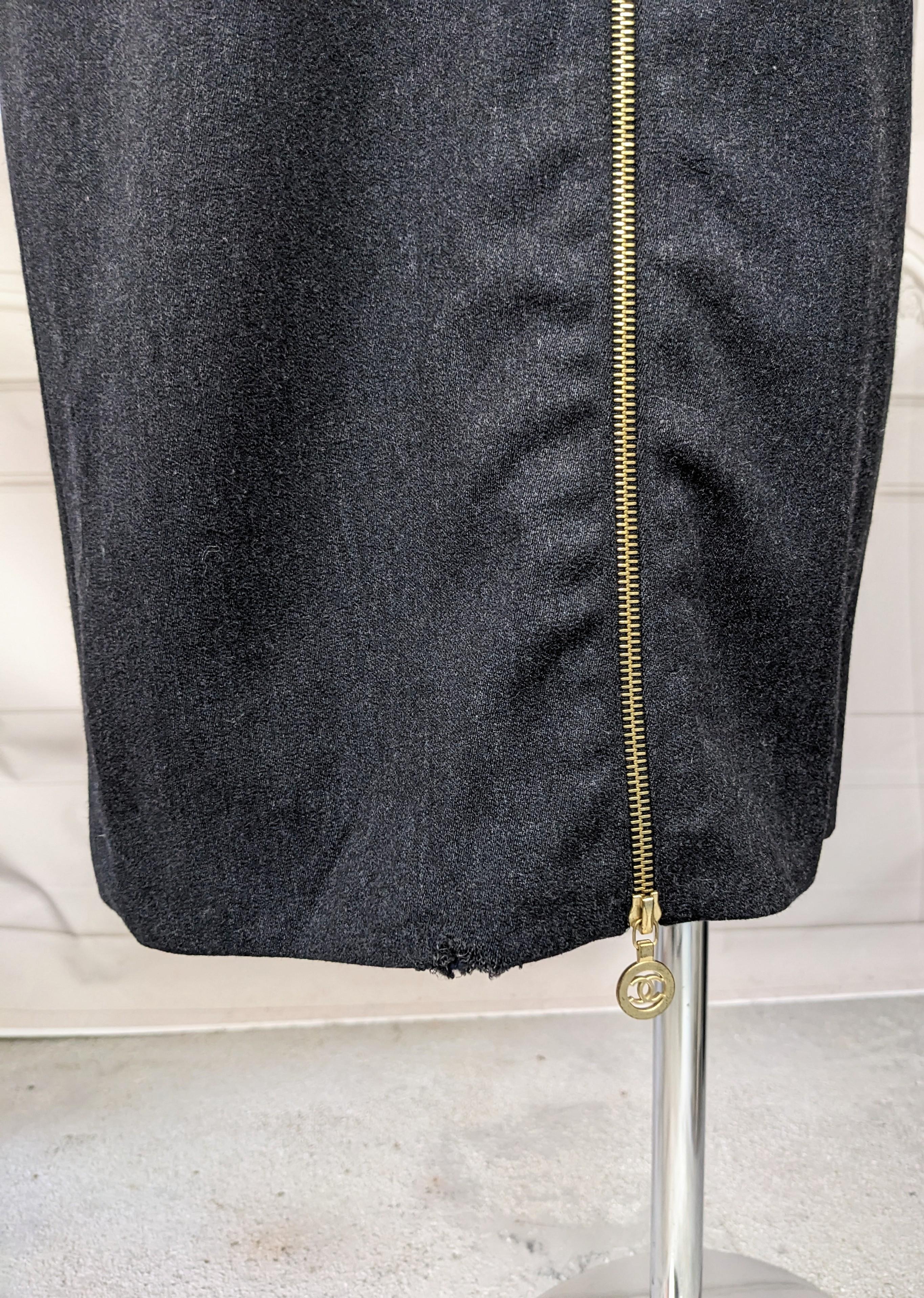 Chanel Grauer Stretch-Bleistiftrock aus Flanell im Angebot 2