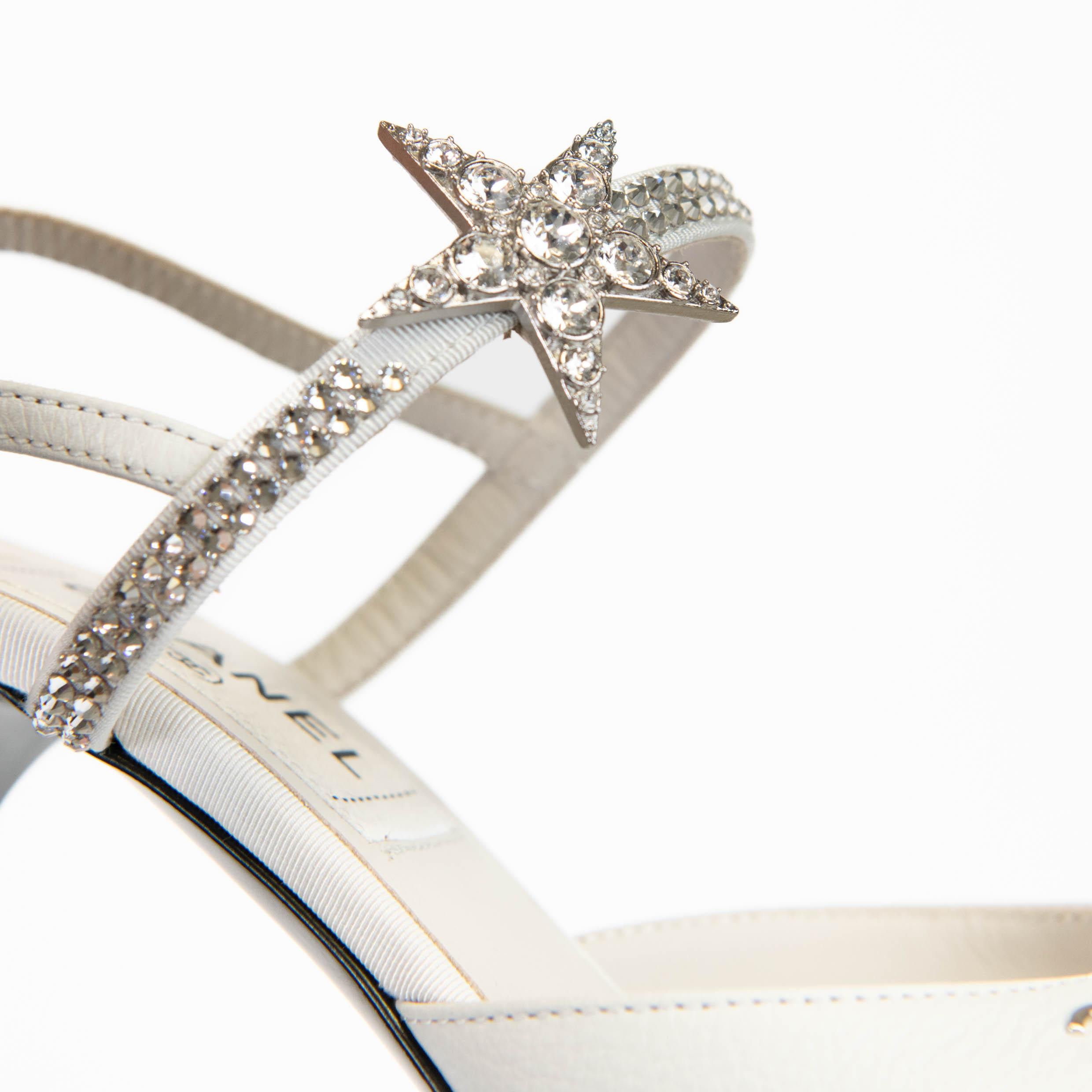 Chanel Grey Grained Calfskin Strass CC Sandals Size 36 In Excellent Condition In Corona Del Mar, CA