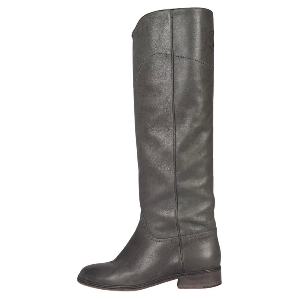 Chanel Grau Iconic Logo Leder Stiefel - EU 37.5 im Angebot