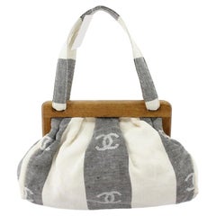 Chanel Grau-Elfenbein-Streifen Canvas Holz Muschel Umhängetasche